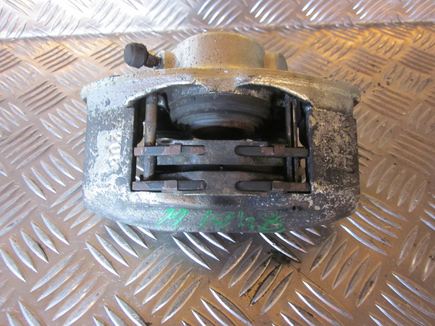 Opel Ascona C Bremsekaliber HF Med OEM Nr. Ophugger Fra Opel Ophugger