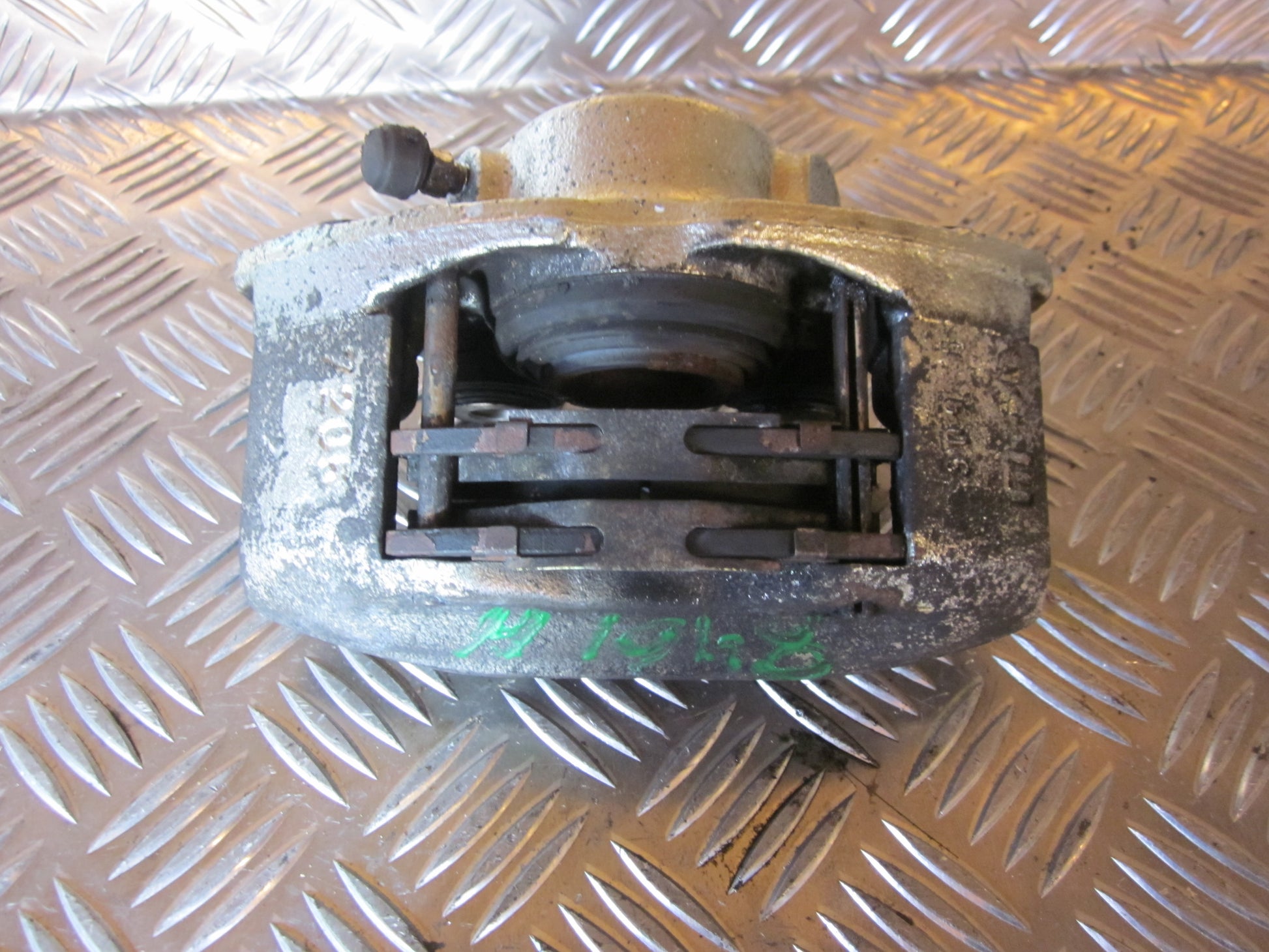 Opel Ascona C Bremsekaliber HF Med OEM Nr. Ophugger Fra Opel Ophugger