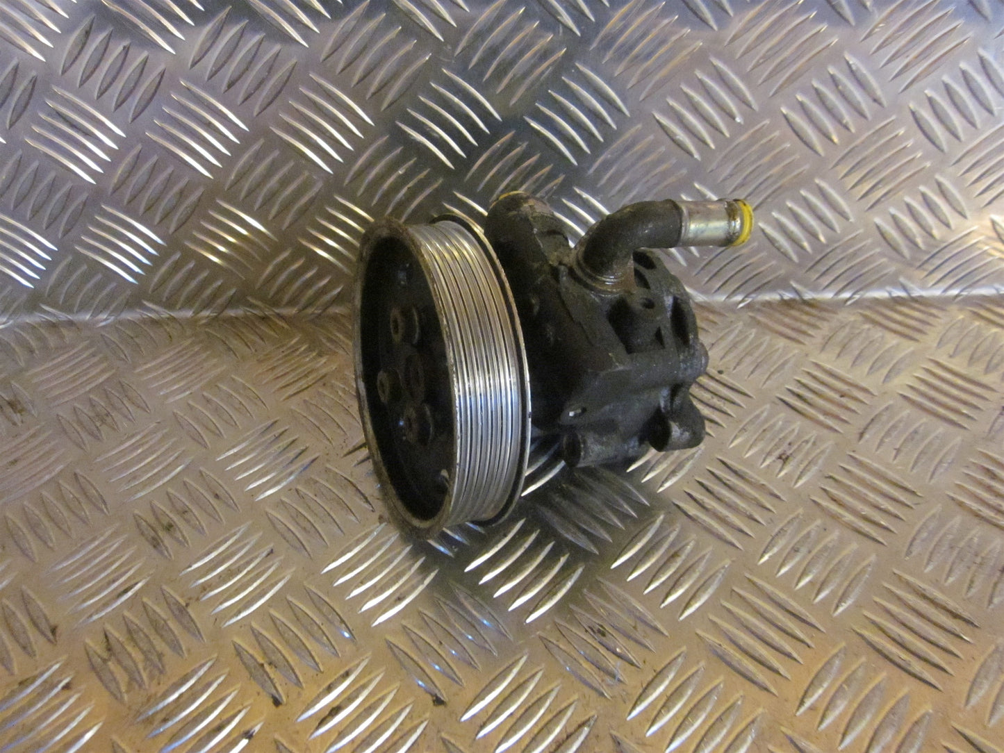 Skoda Octavia Servopumpe Med OEM Nr. 1J0422154X Fra Skoda Ophugger