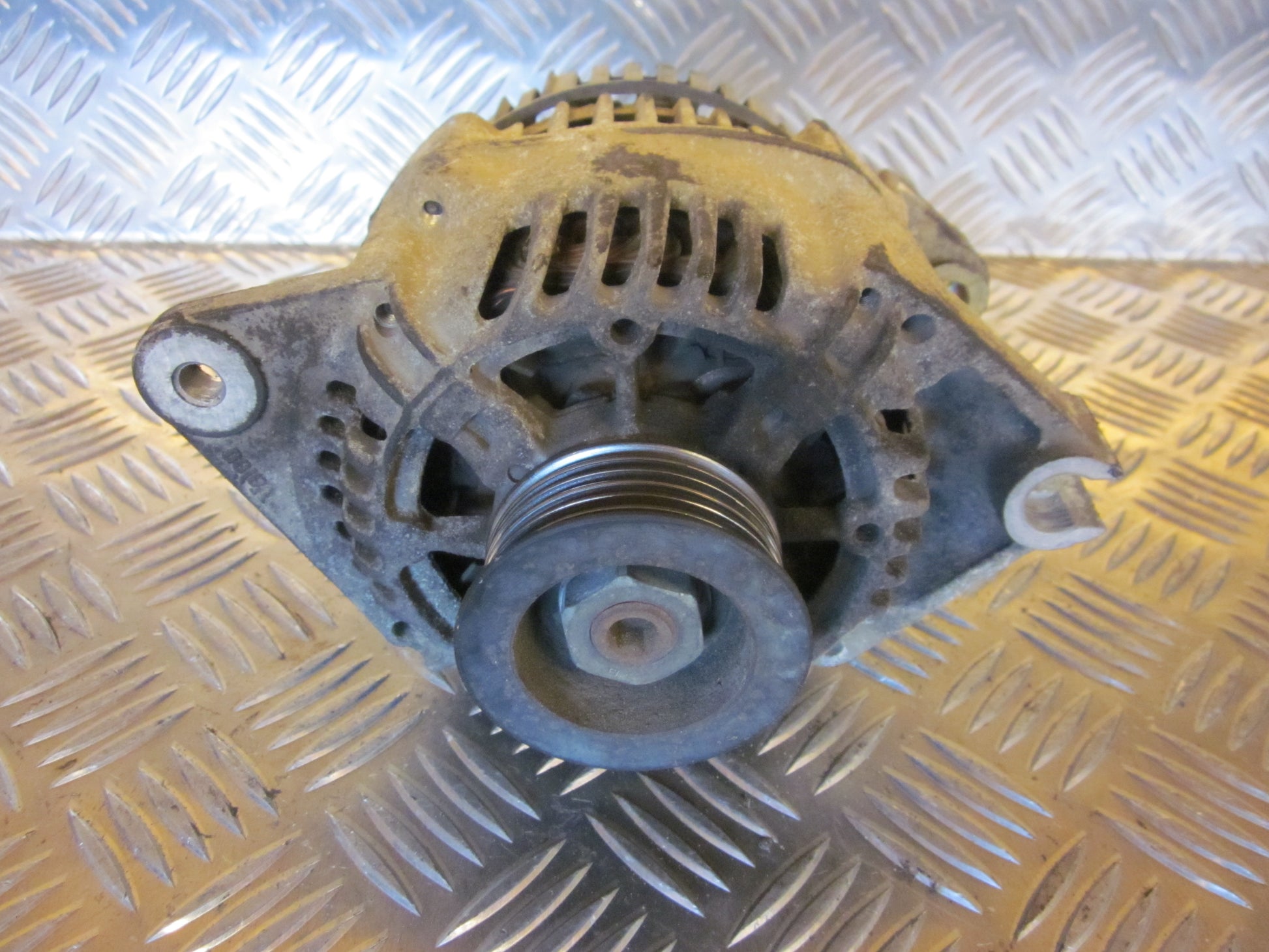 Peugeot 405 Generator Med OEM Nr. 5702C3 Fra Peugeot Ophugger