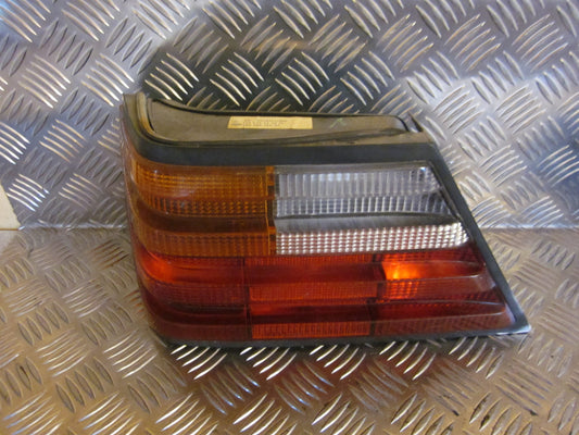 Mercedes 200 - W124 Baglygte Med OEM Nr. Ophugger Fra Mercedes Ophugger