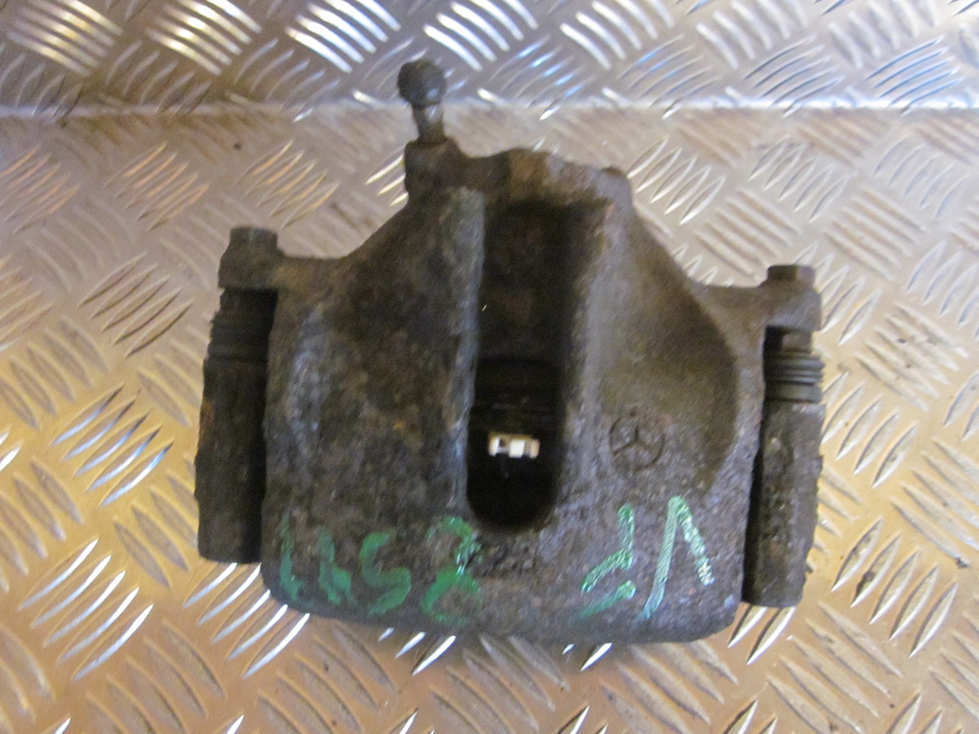 Mercedes 200 - W124 Bremsekaliber VF Med OEM Nr. Ophugger Fra Mercedes Ophugger