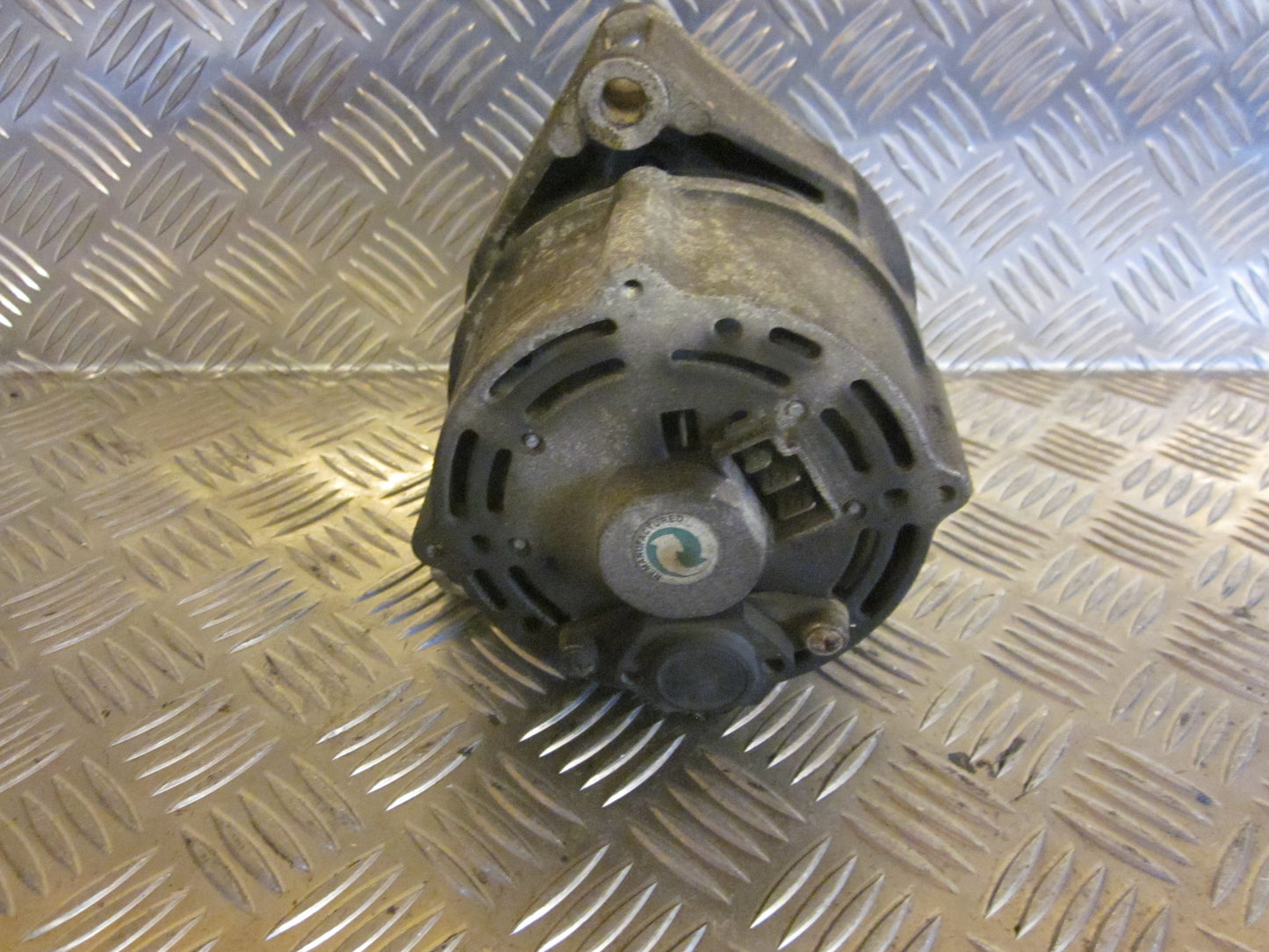 Mercedes 200 - W124 Generator Med OEM Nr. 0120489323 Fra Mercedes Ophugger