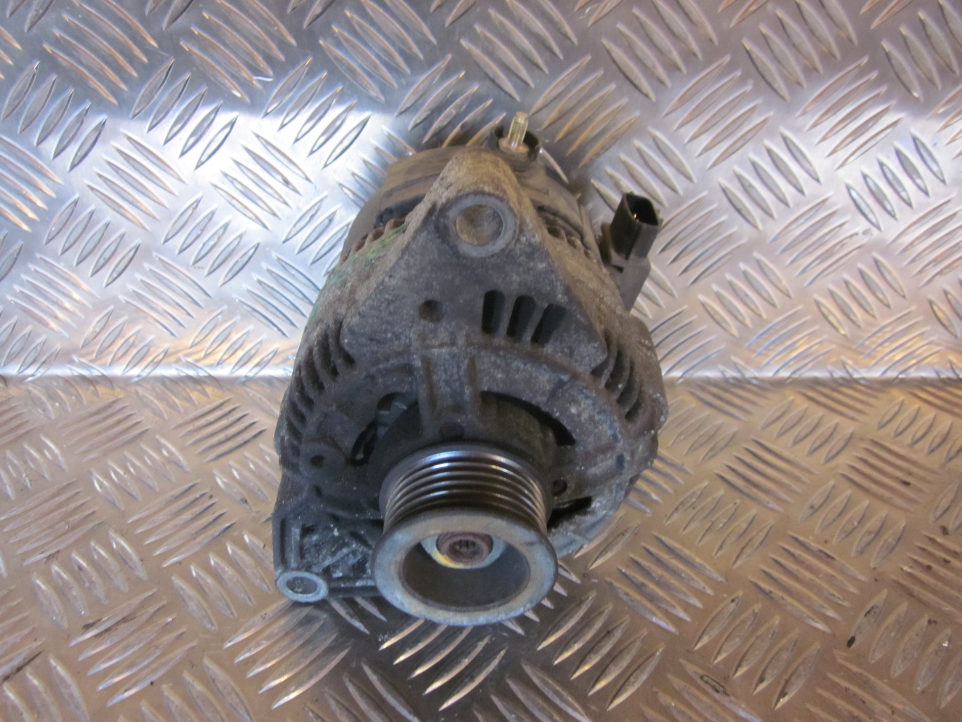Nissan Micra K11 Generator Med OEM Nr. 2310054B61 Fra Nissan Ophugger