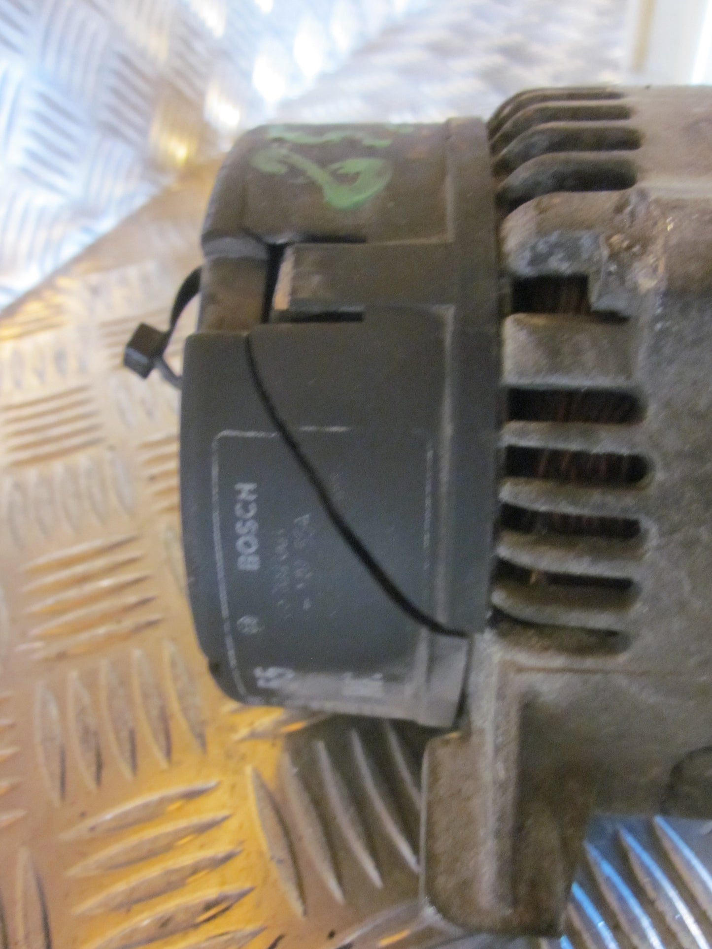 Opel Corsa B Generator Med OEM Nr. Ophugger Fra Opel Ophugger