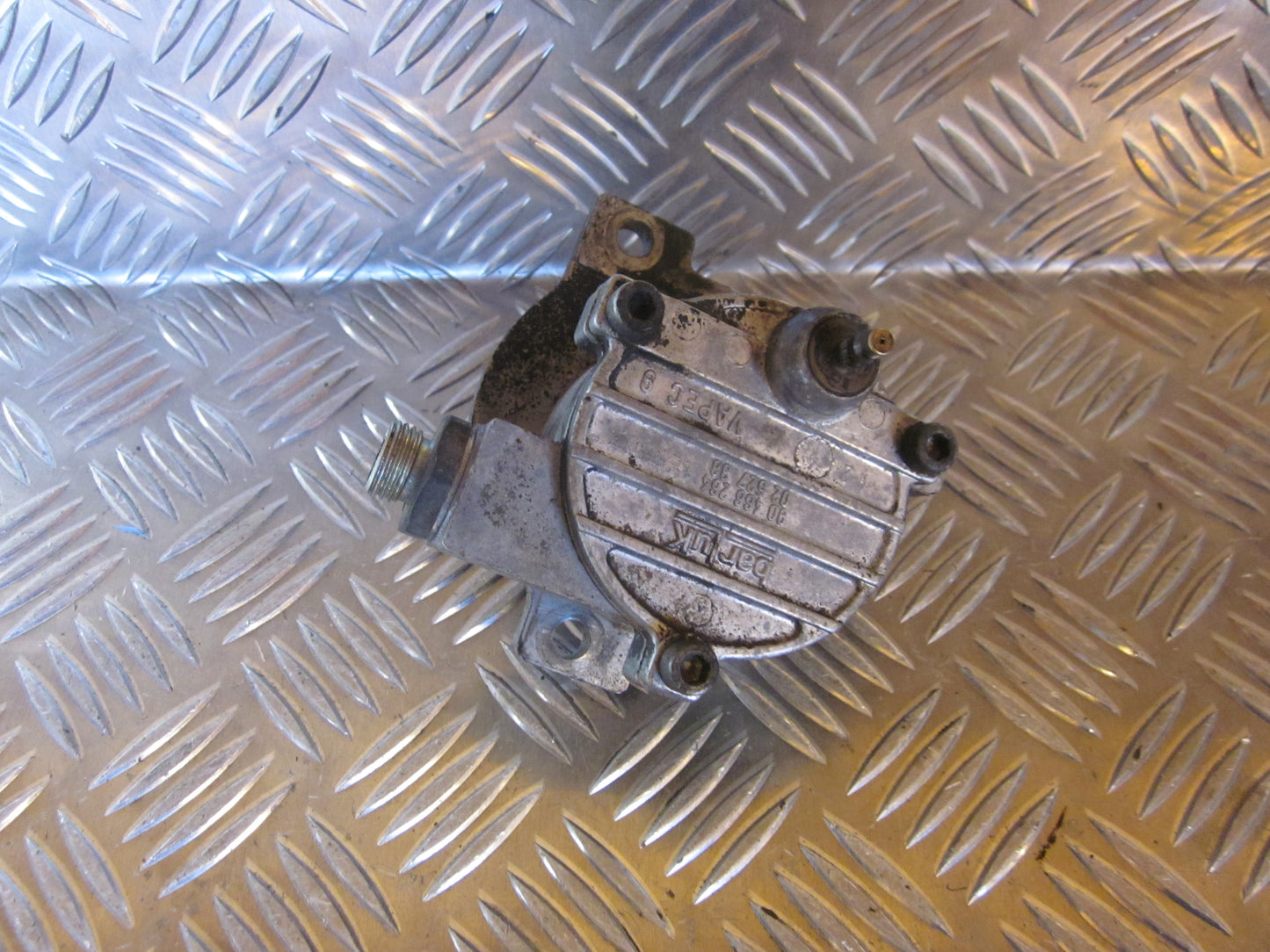 Opel Astra F Vacuumpumpe Med OEM Nr. Ophugger Fra Opel Ophugger