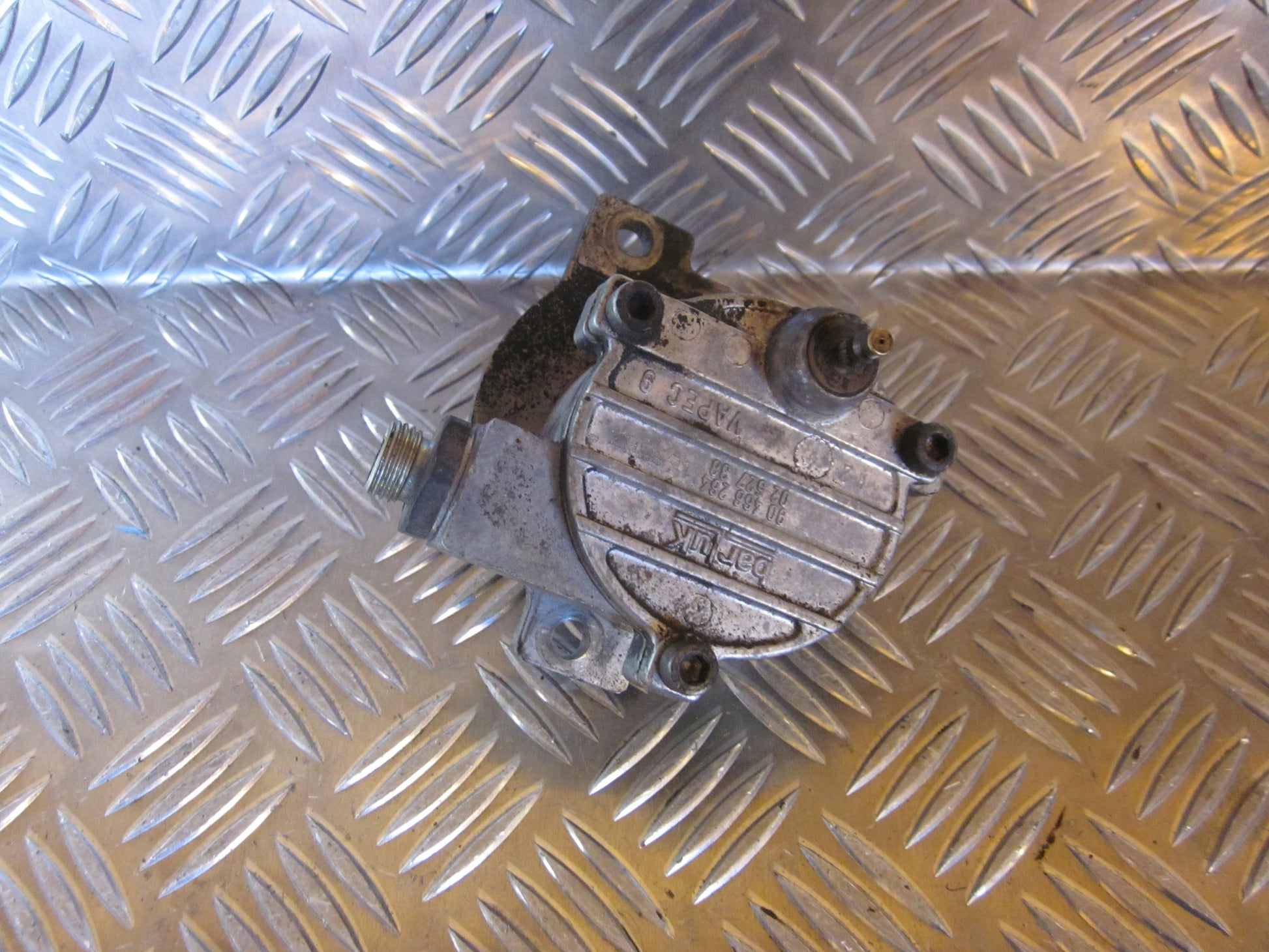 Opel Astra F Vacuumpumpe Med OEM Nr. Ophugger Fra Opel Ophugger