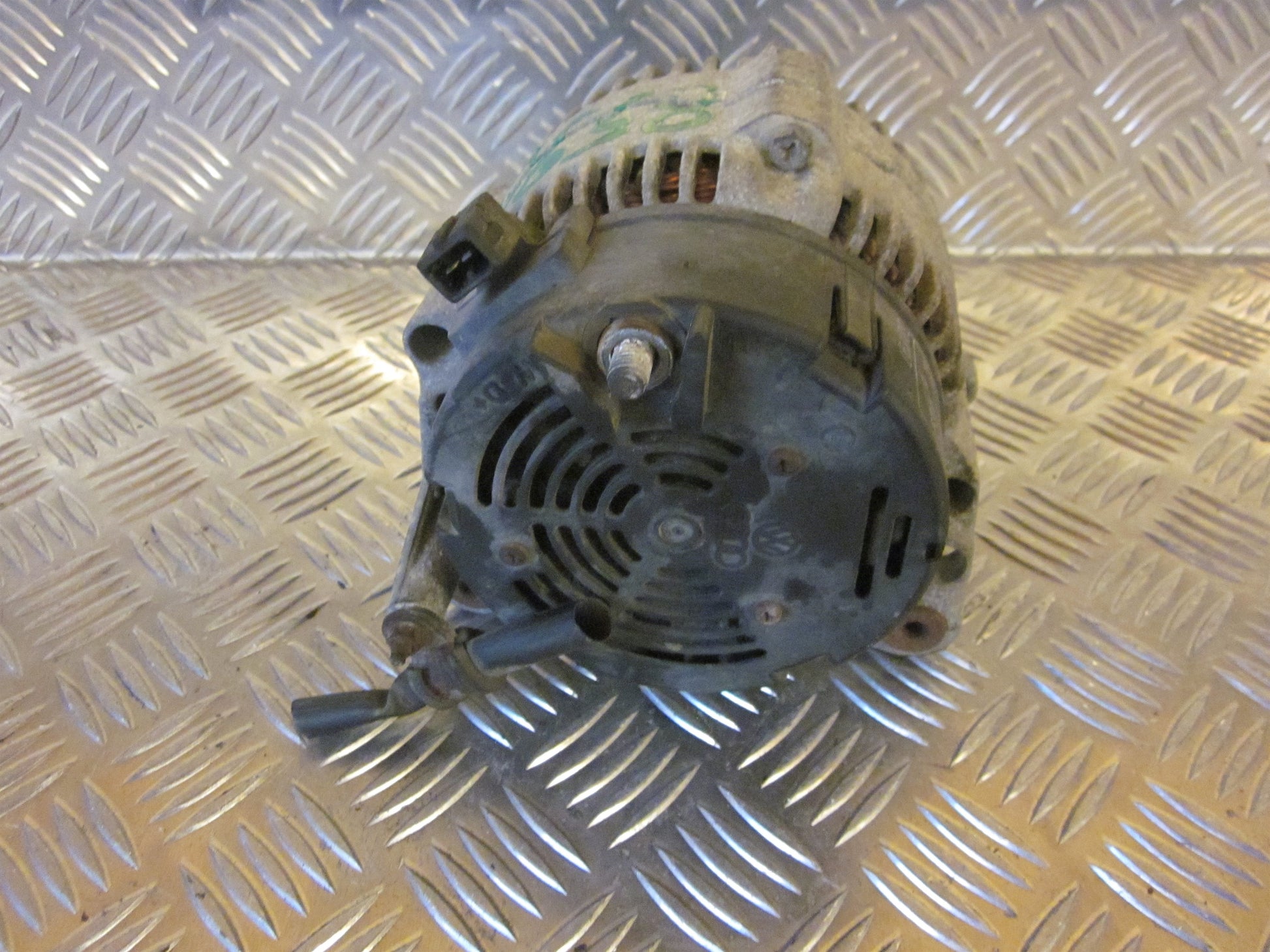 VW Polo 3 5D 6N Generator Med OEM Nr. 028903025H Fra VW Ophugger