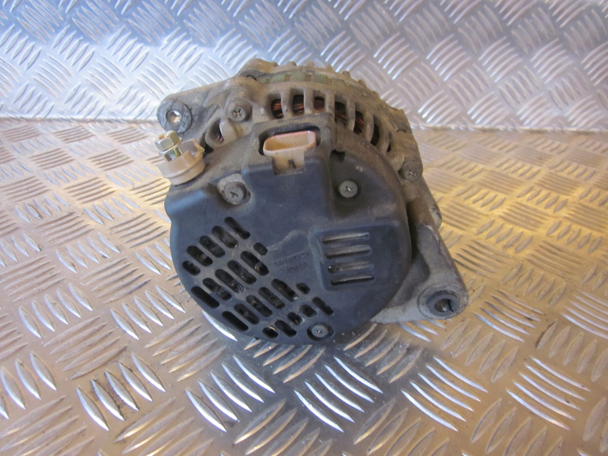 Kia Sephia II Generator Med OEM Nr. 0K24118300 Fra Kia Ophugger