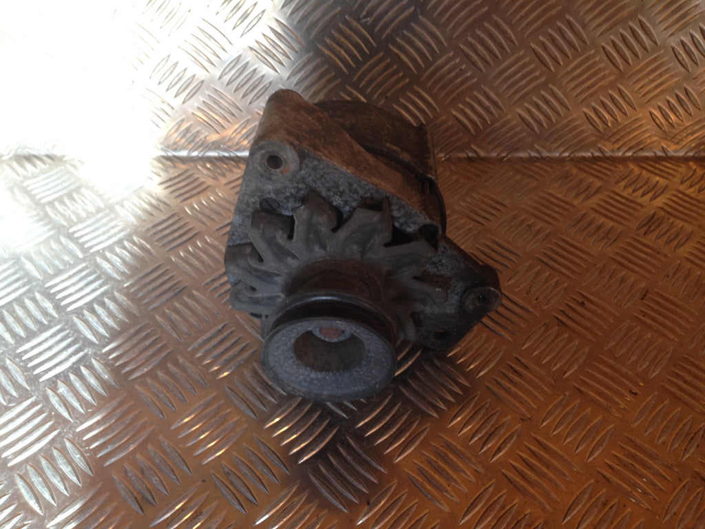 Audi 80/90 Generator Med OEM Nr. 026903015R Fra Audi Ophugger