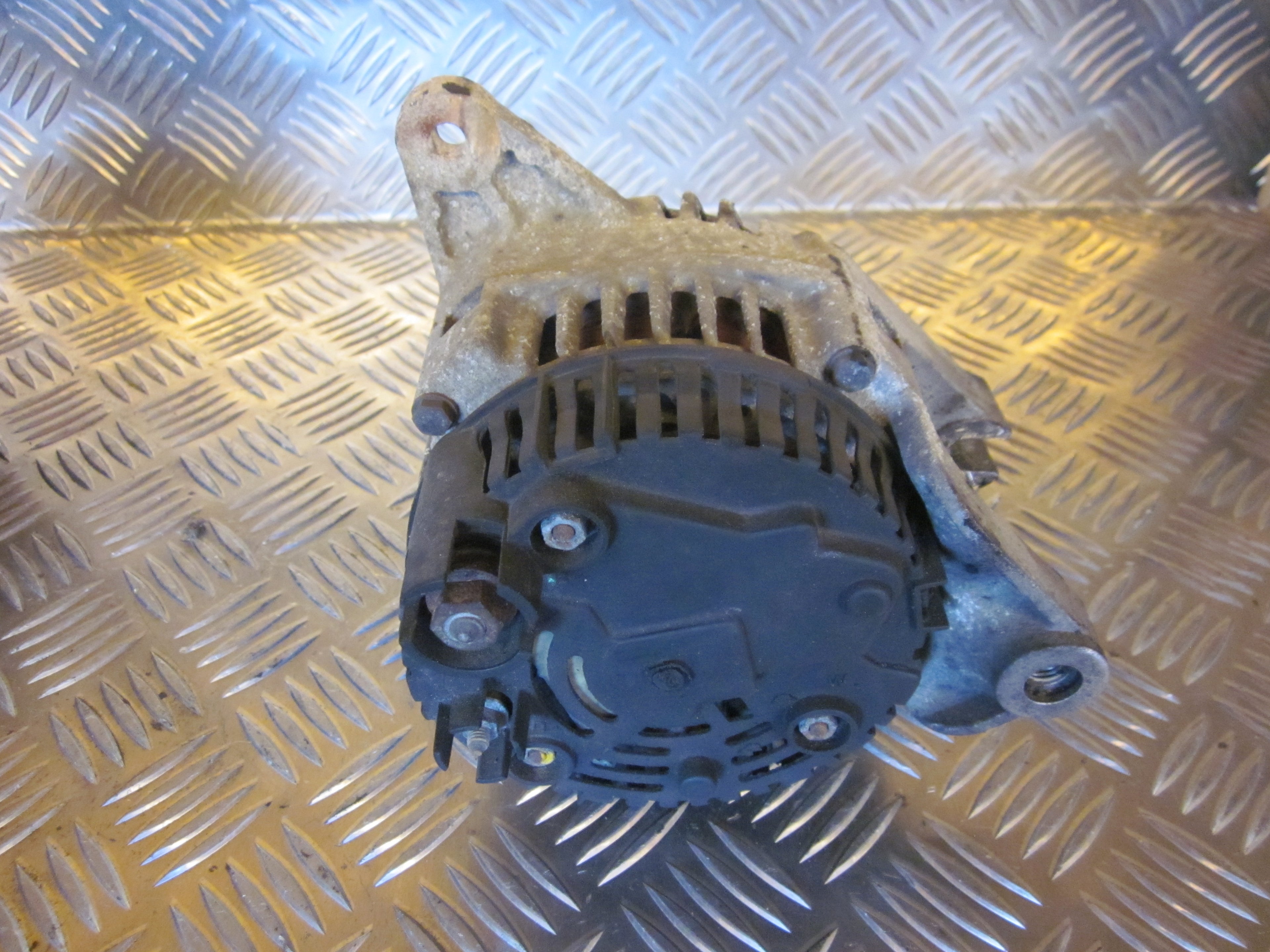 Citroen Saxo Generator Med OEM Nr. 5705HV Fra Citroen Ophugger