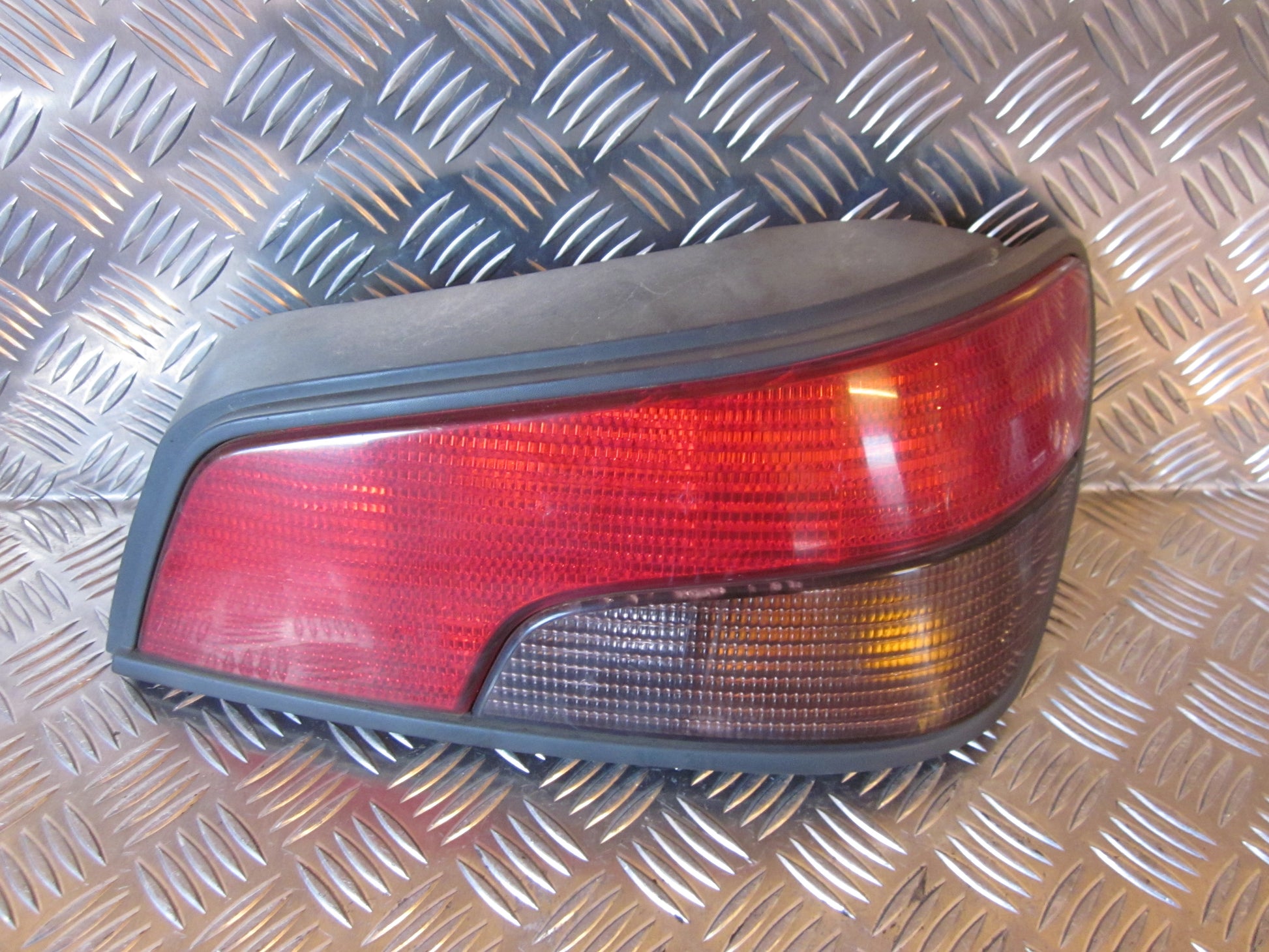 Peugeot 306 Baglygte Med OEM Nr. Ophugger Fra Peugeot Ophugger