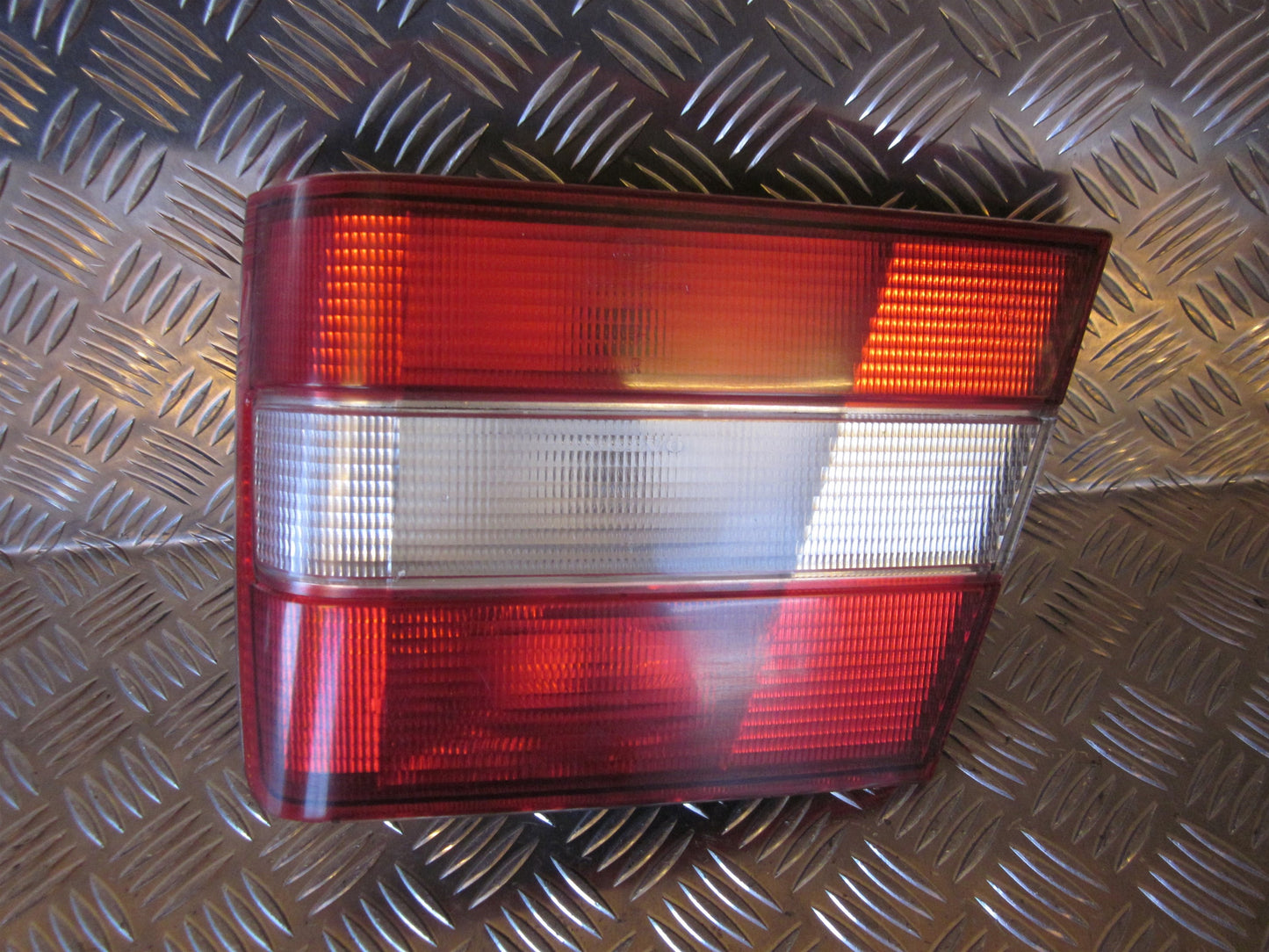 Volvo 940/960 Baglygte Med OEM Nr. Ophugger Fra Volvo Ophugger