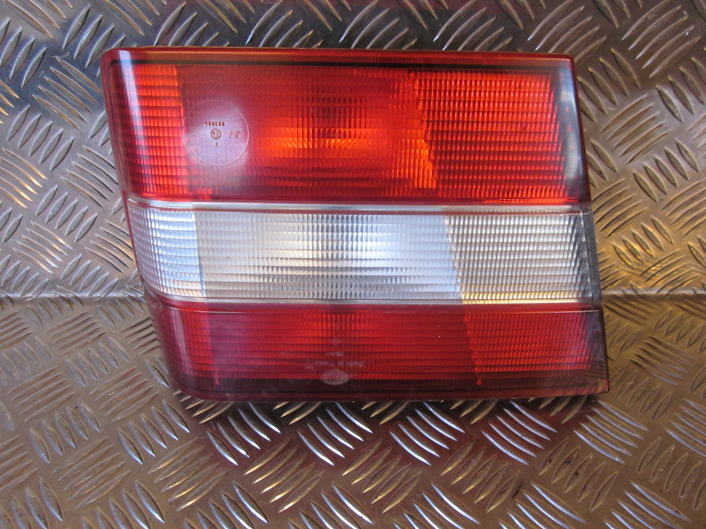 Volvo 940/960 Baglygte Med OEM Nr. Ophugger Fra Volvo Ophugger