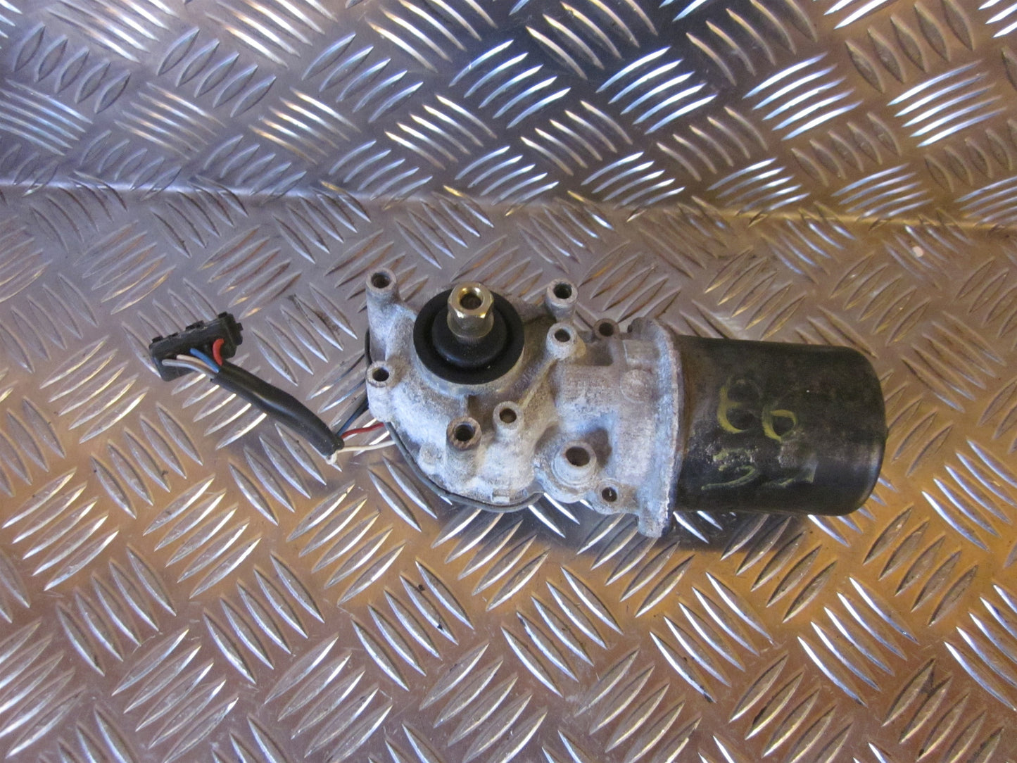 Peugeot 406 Viskermotor Med OEM Nr. Ophugger Fra Peugeot Ophugger