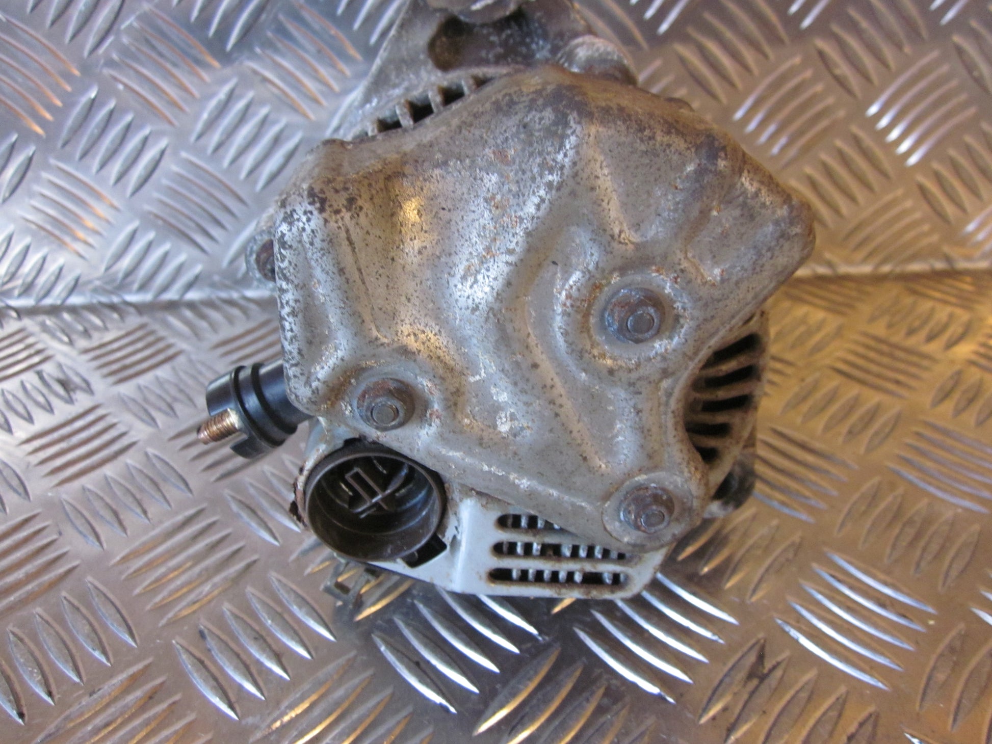 Honda Prelude 4WS Generator Med OEM Nr. 1002113310 Fra Honda Ophugger