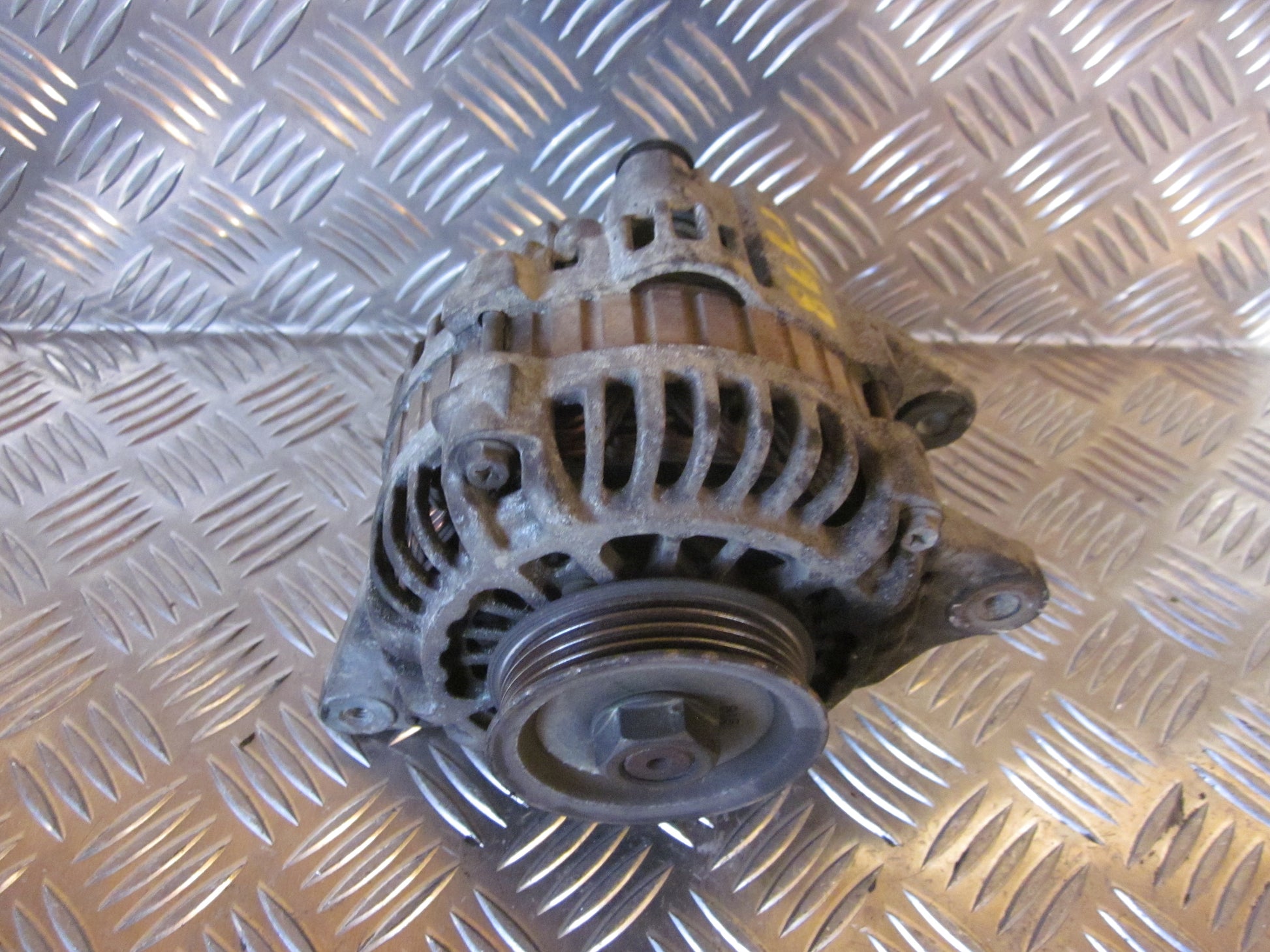 Mitsubishi Lancer Generator Med OEM Nr. A2T40092A Fra Mitsubishi Ophugger