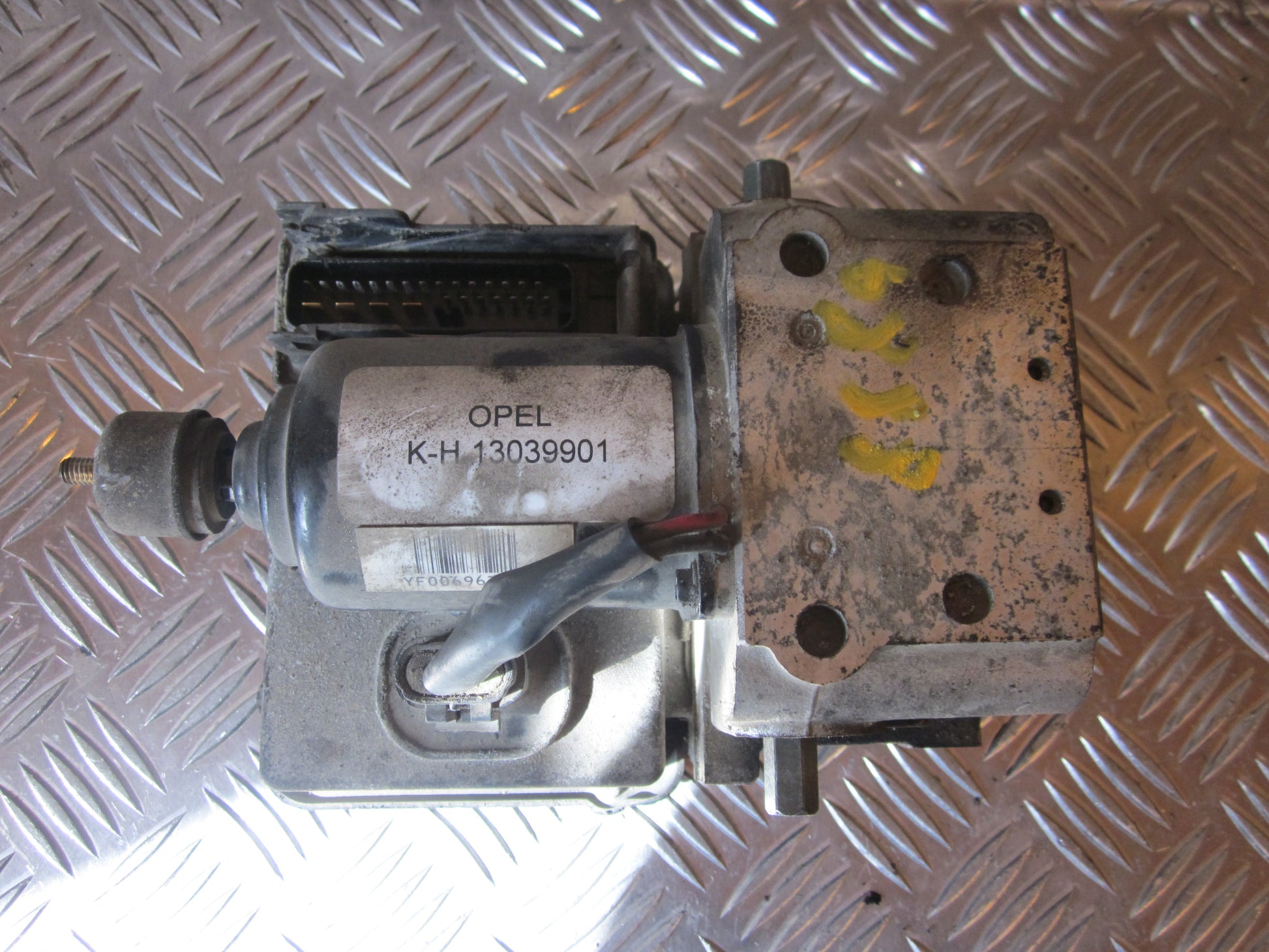 Opel Vectra B Abs Pumpe Med OEM Nr. 13039901 Fra Opel Ophugger