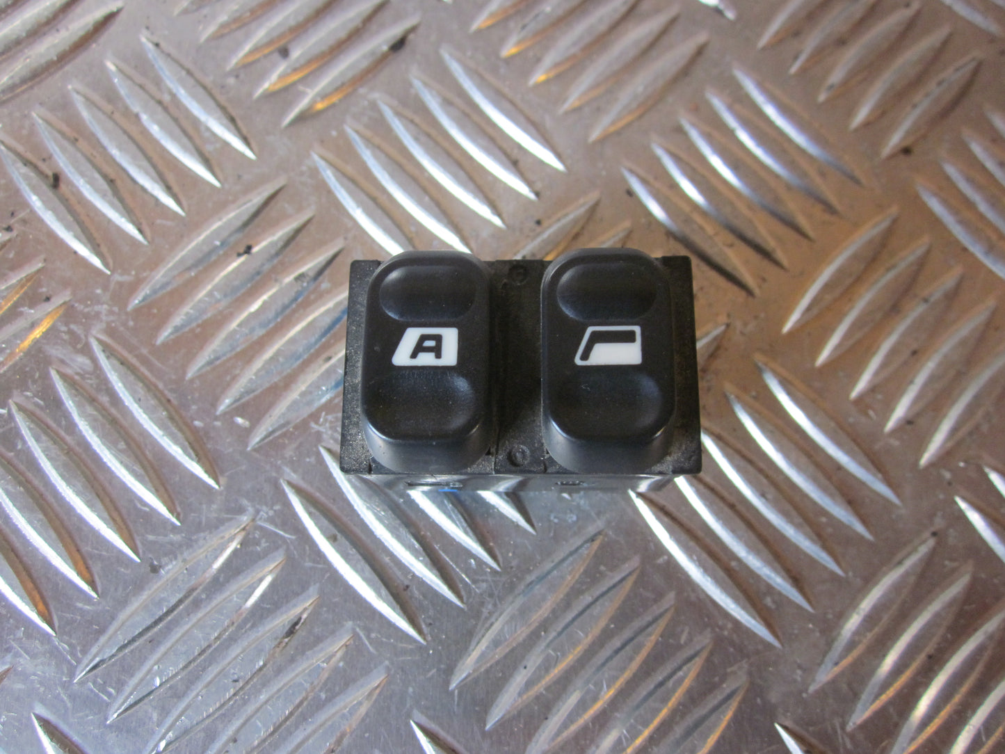 Peugeot 406 Kontakt Rudehejs Med OEM Nr. Ophugger Fra Peugeot Ophugger