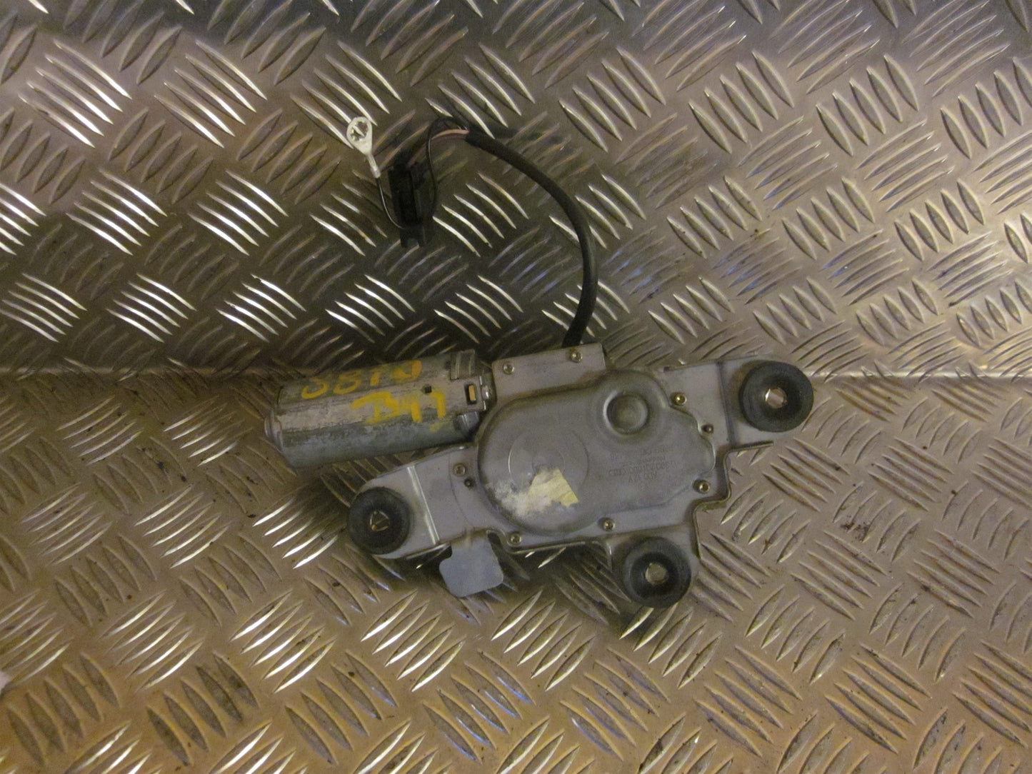 Ford Cougar Bagrudevisker Motor Med OEM Nr. Ophugger Fra Ford Ophugger