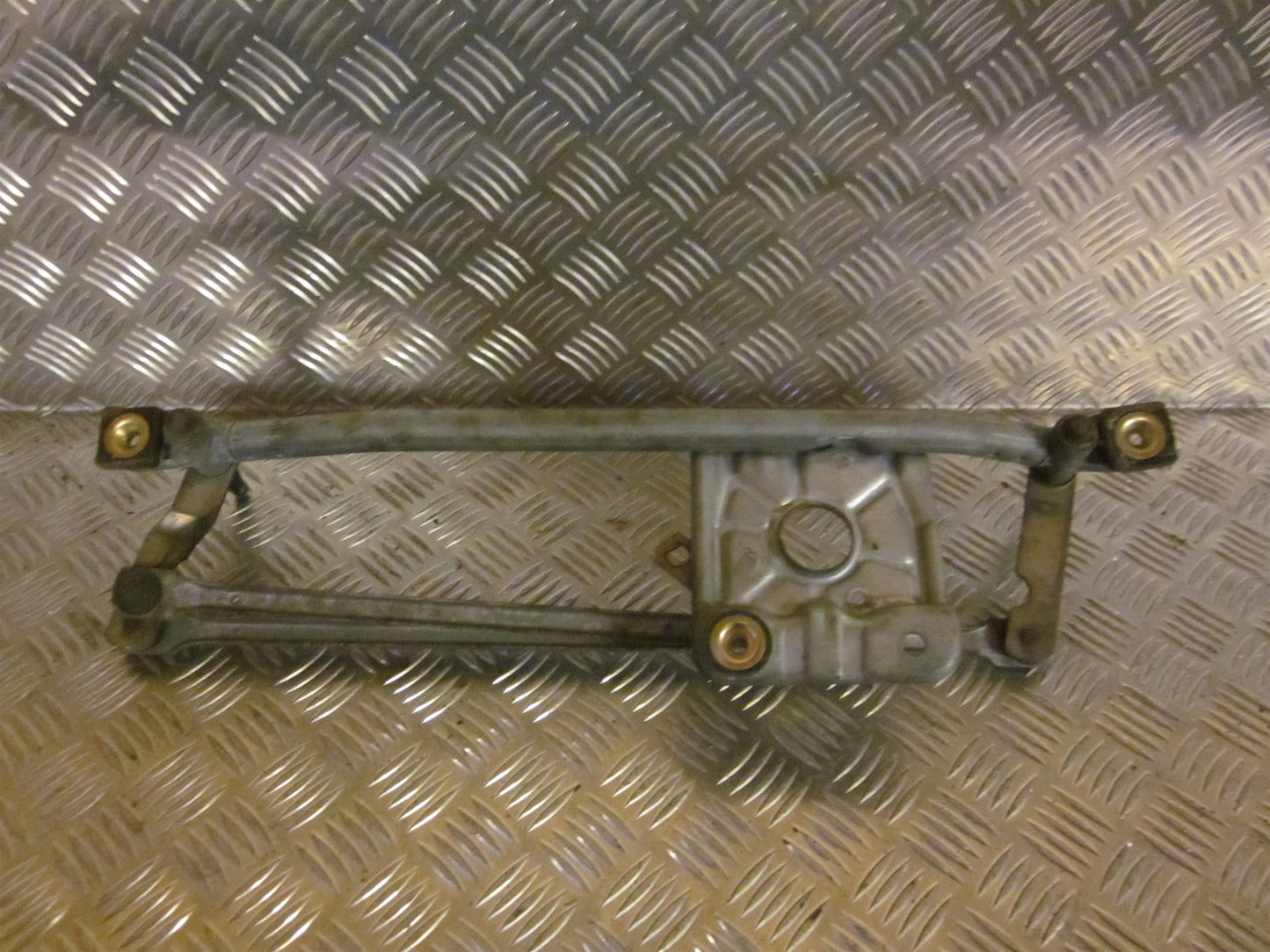 Ford Cougar Viskertræk Med OEM Nr. Ophugger Fra Ford Ophugger