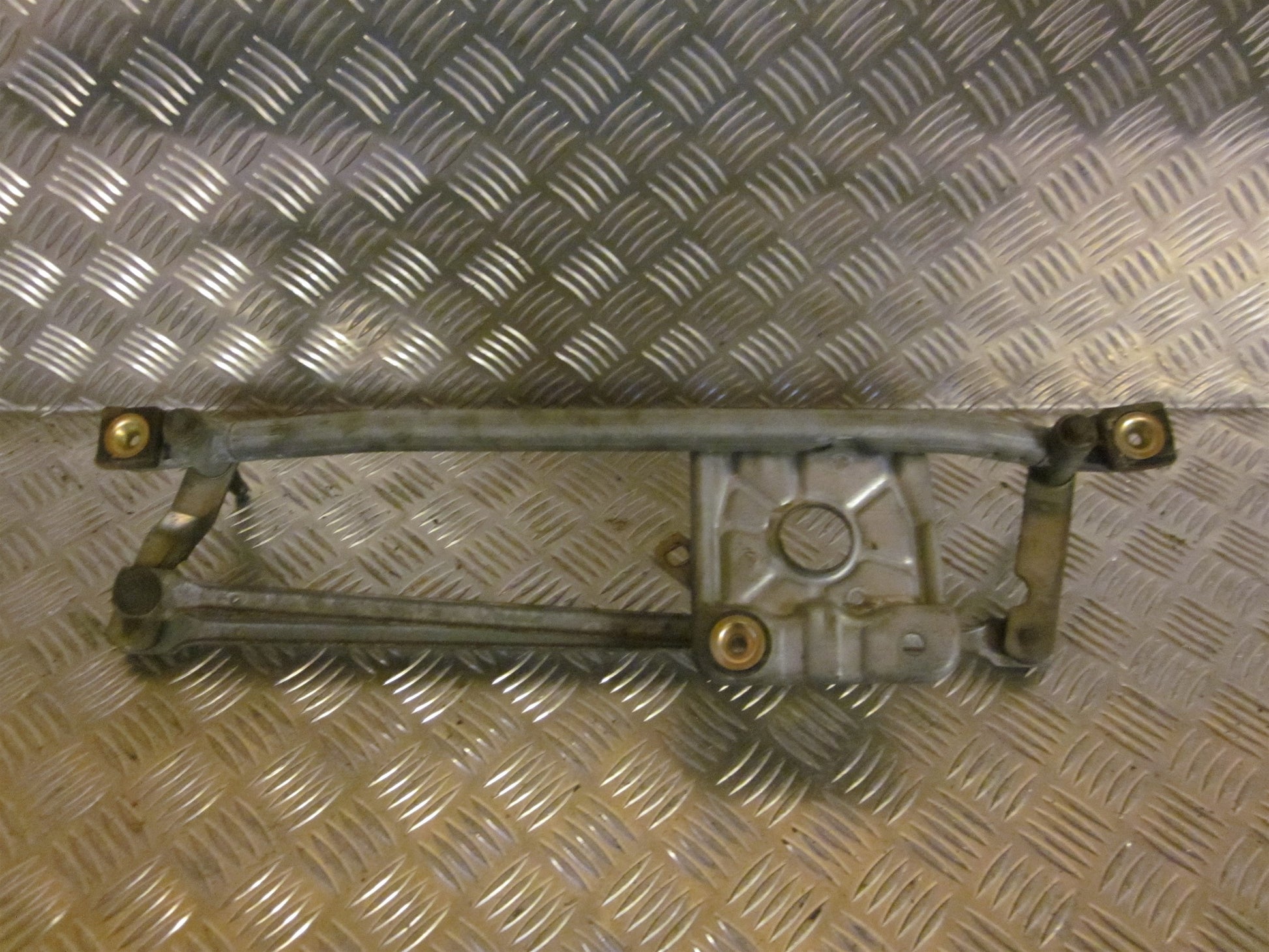 Ford Cougar Viskertræk Med OEM Nr. Ophugger Fra Ford Ophugger