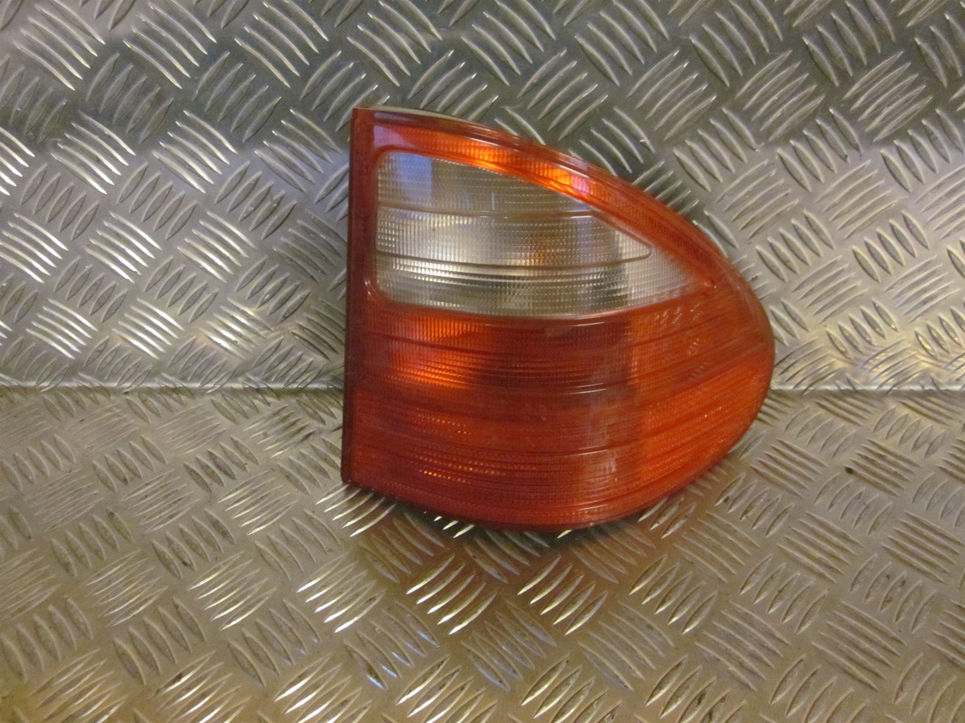 Mercedes E W210 Baglygte Med OEM Nr. Ophugger Fra Mercedes Ophugger