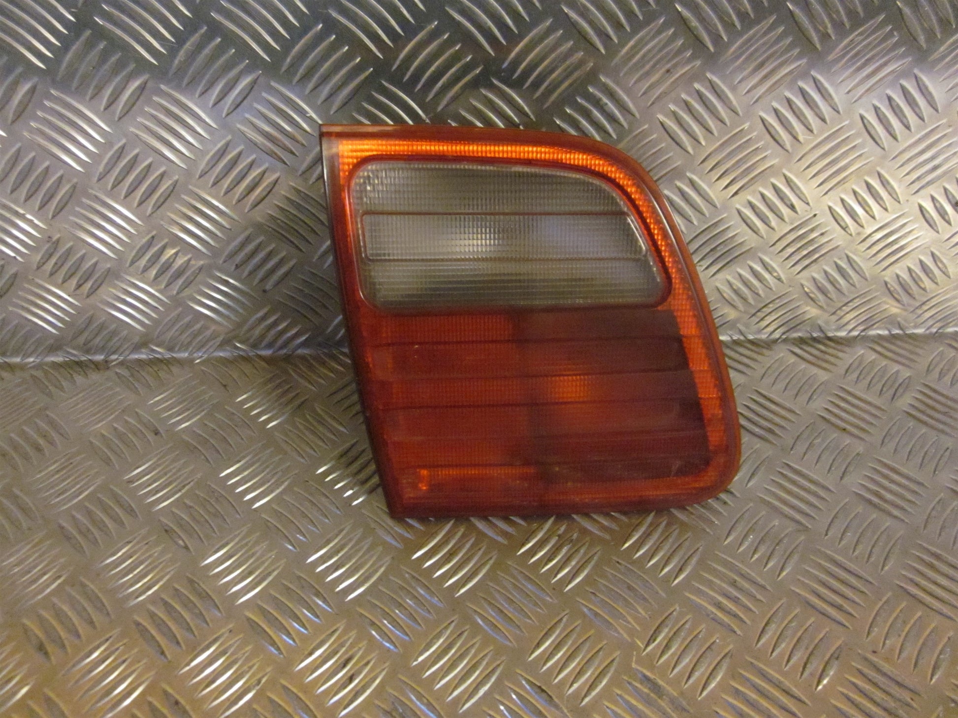 Mercedes E W210 Baglygte Med OEM Nr. Ophugger Fra Mercedes Ophugger