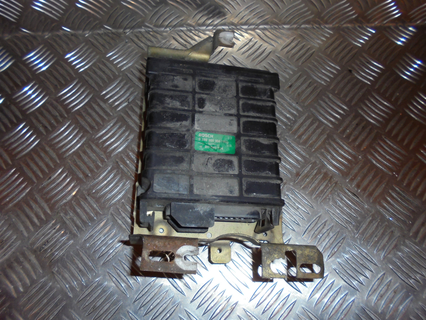 VW Golf 2 Motorstyring - Motorstyreboks - Injection Elboks Med OEM Nr. 321906263B Fra VW Ophugger