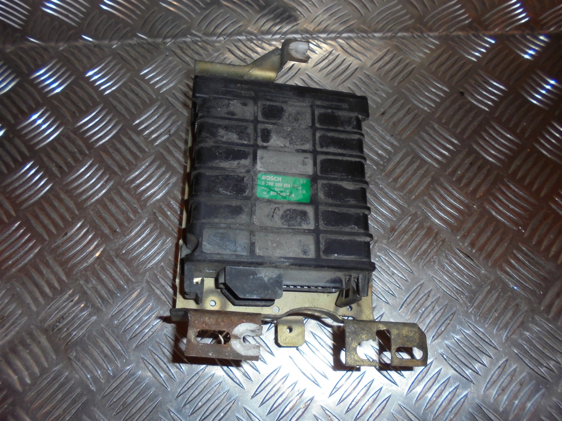 VW Golf 2 Motorstyring - Motorstyreboks - Injection Elboks Med OEM Nr. 321906263B Fra VW Ophugger