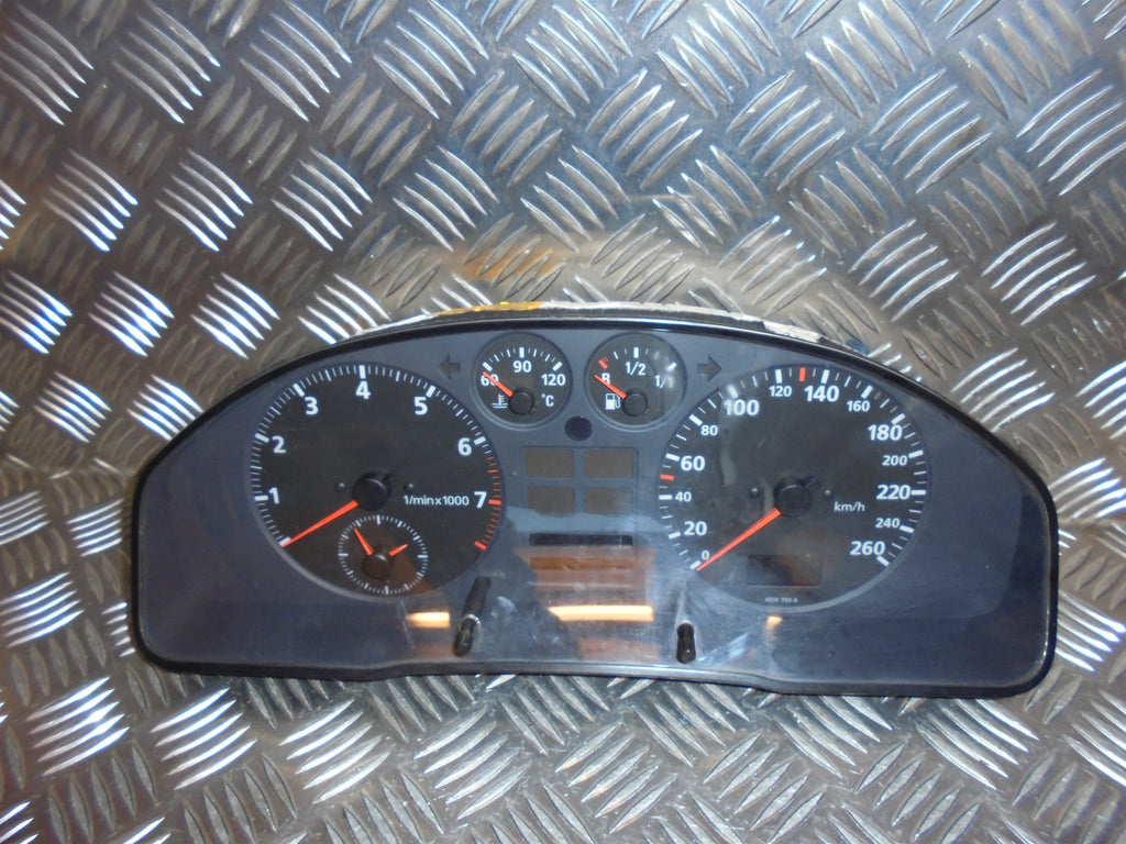 Audi A4 Speedometer - Instrument Med OEM Nr. Ophugger Fra Audi Ophugger