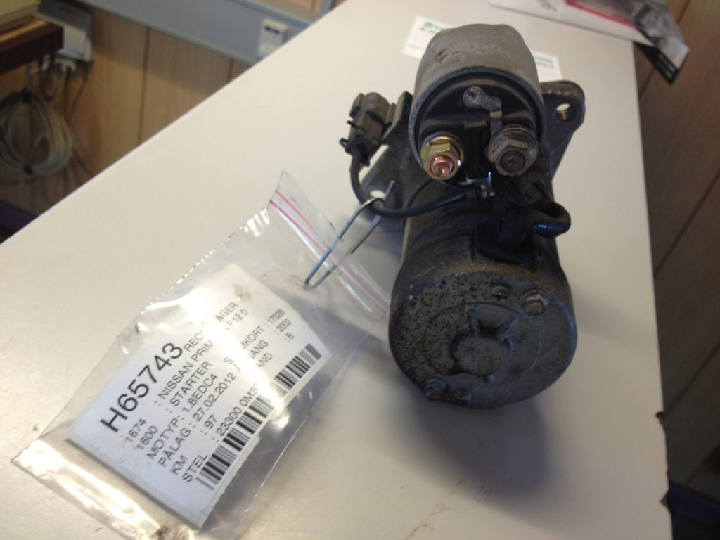 Nissan Primera P12 Starter Med OEM Nr. 233006N205 Fra Nissan Ophugger