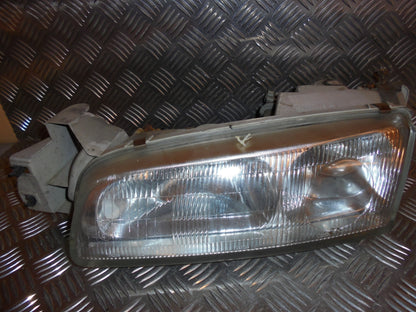 Mazda 626 GE Forlygte Med OEM Nr. Ophugger Fra Mazda Ophugger
