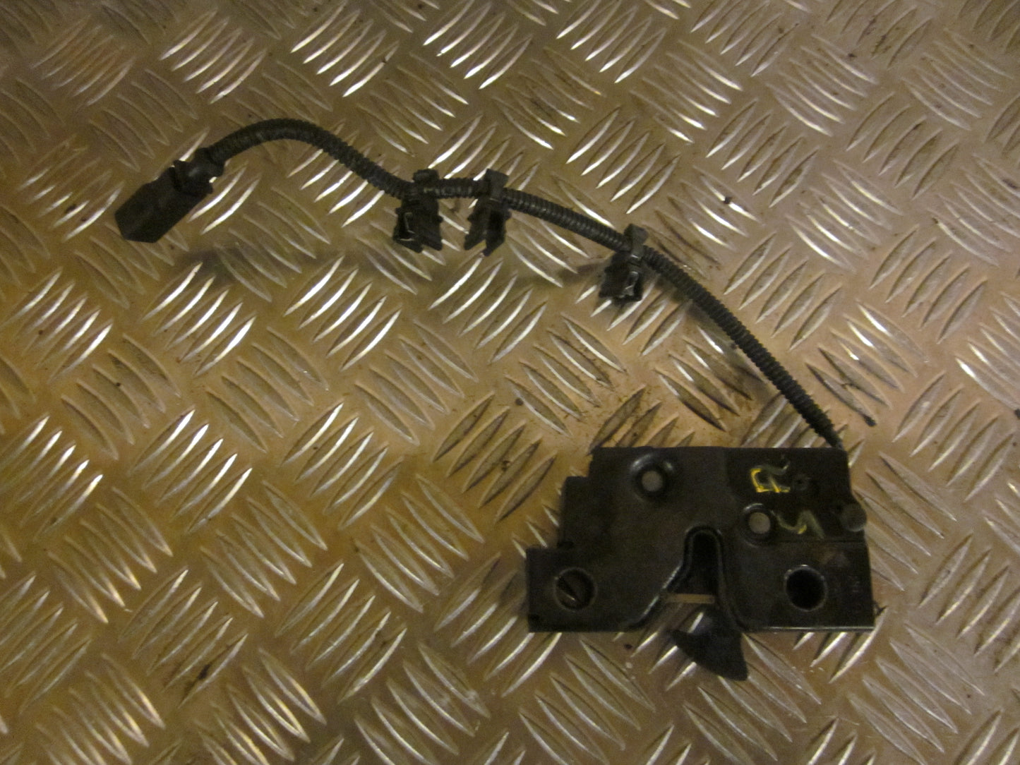 Seat Ibiza 6J Hjelmlås Med OEM Nr. Ophugger Fra Seat Ophugger