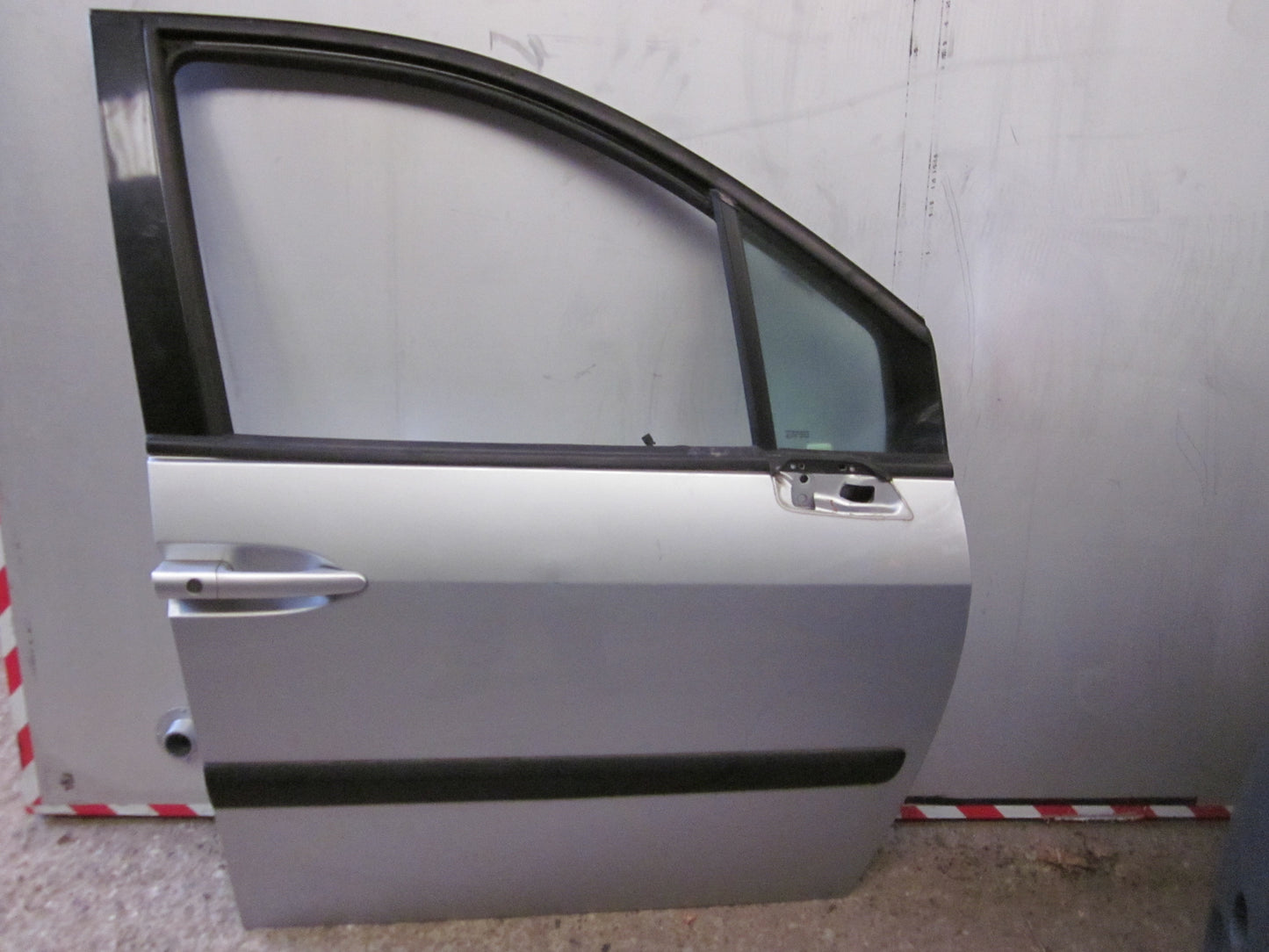 Citroen C8 Fordør H Med OEM Nr. 9004X4 Fra Citroen Ophugger