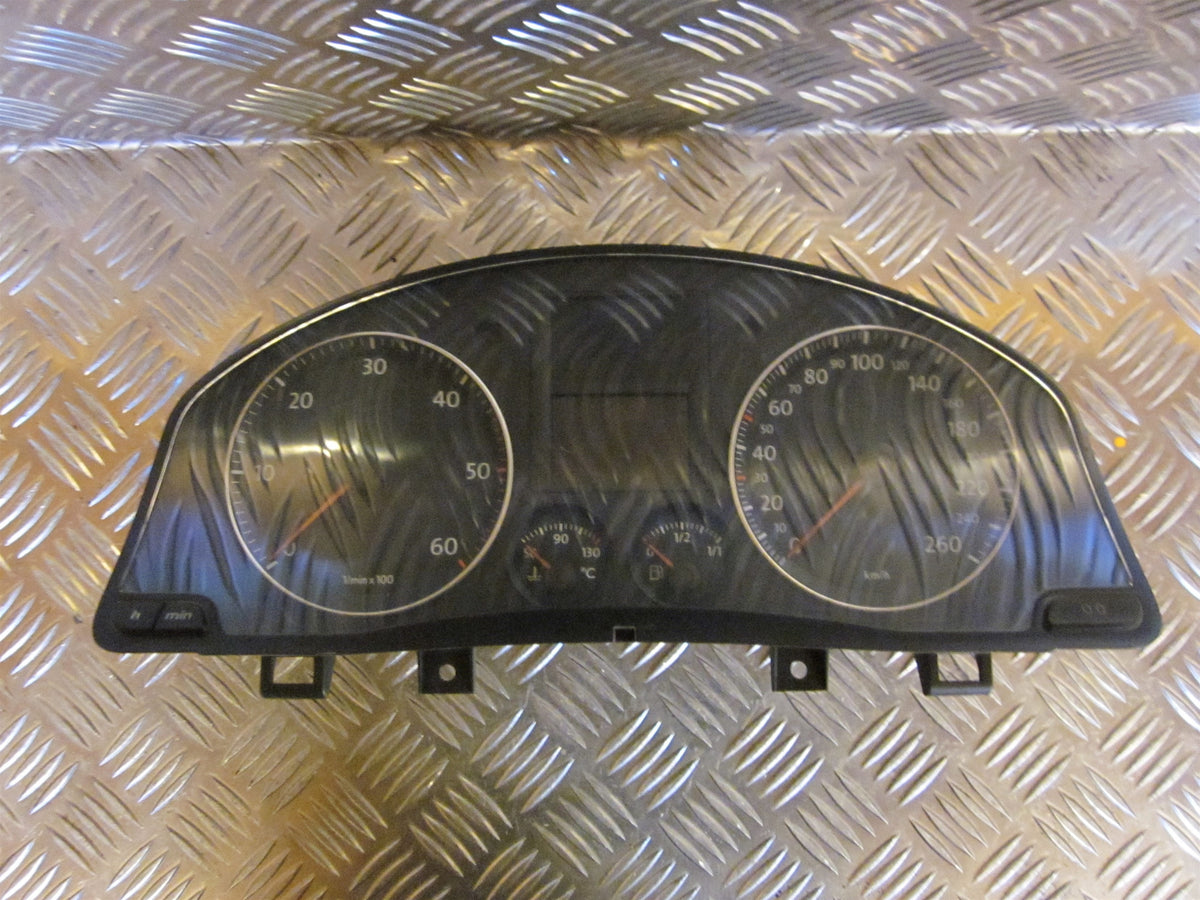 VW Golf 5 1K Speedometer - Instrument Med OEM Nr. 1K0920850LX002 Fra VW Ophugger
