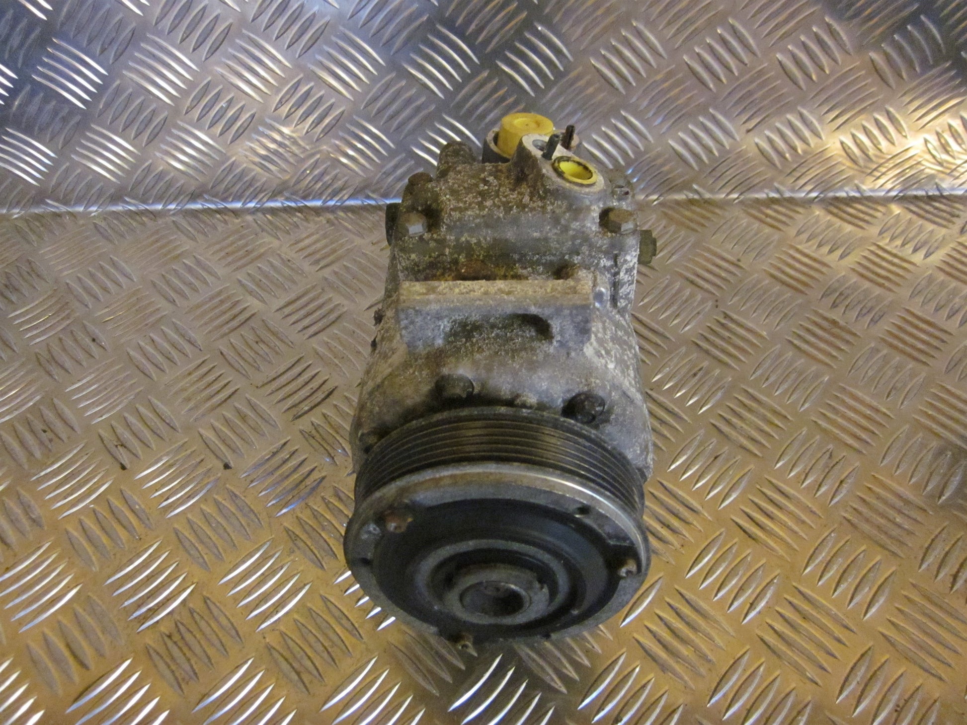 VW Golf 5 1K Aircondition Pumpe Med OEM Nr. 1K0820803G Fra VW Ophugger