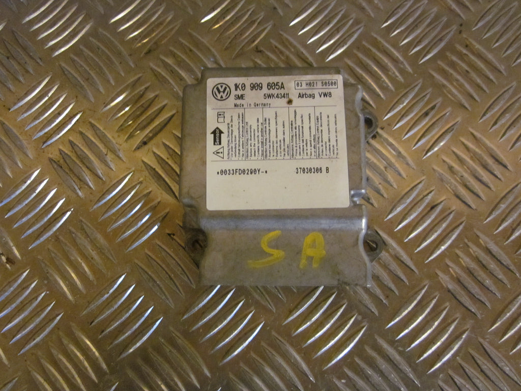 VW Golf 5 1K Airbag Elboks Med OEM Nr. 1K0909605A Fra VW Ophugger