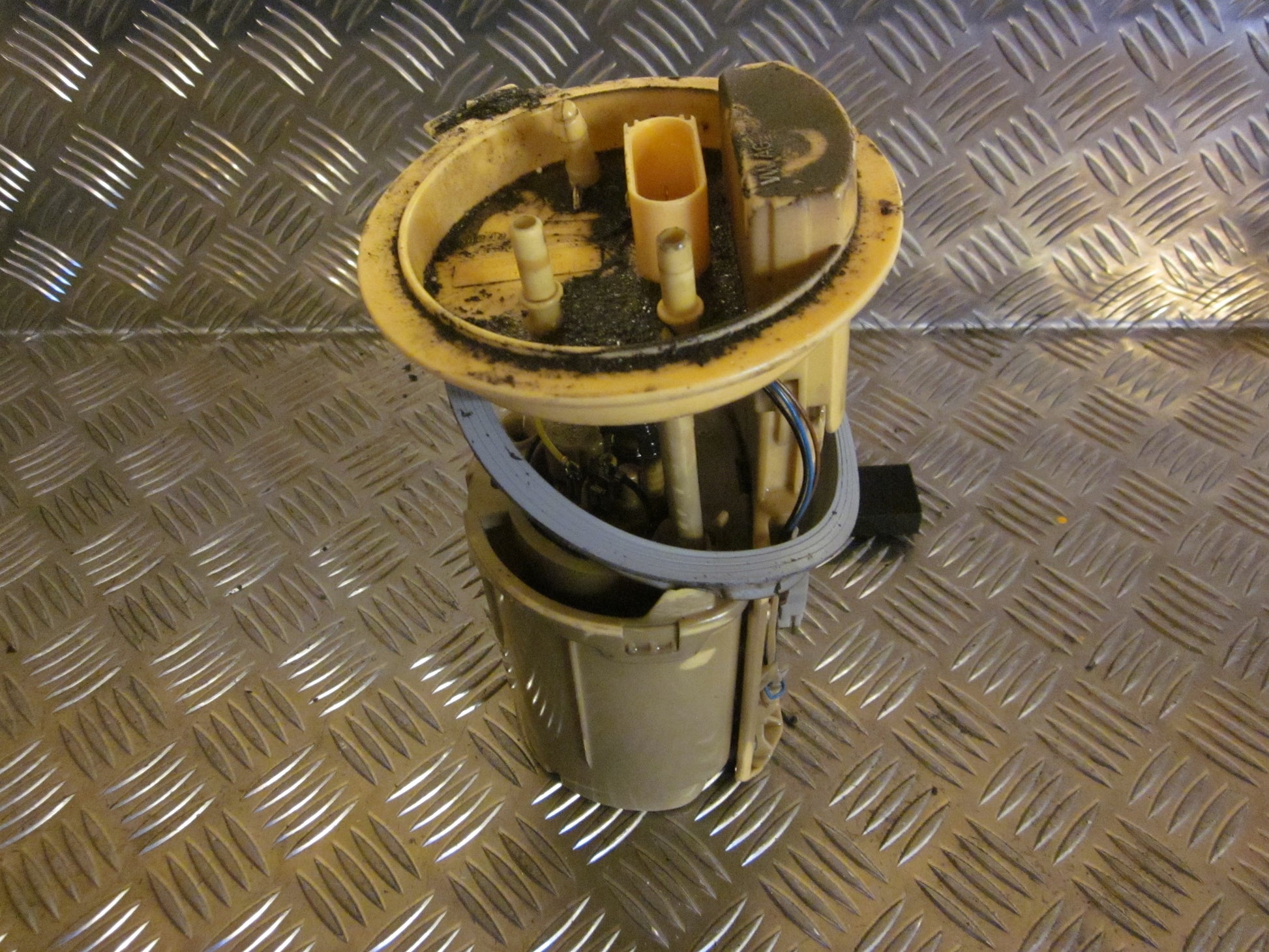 VW Golf 5 1K Benz/Brændstofpumpe El Med OEM Nr. 1KO919050D Fra VW Ophugger