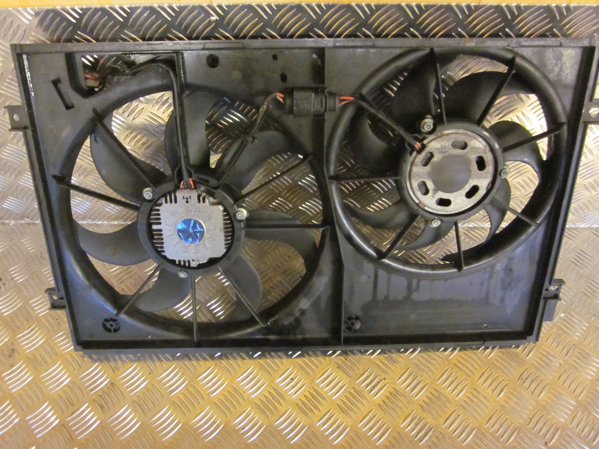 VW Golf 5 1K Kølerblæser El Med OEM Nr. 1K0121207T Fra VW Ophugger