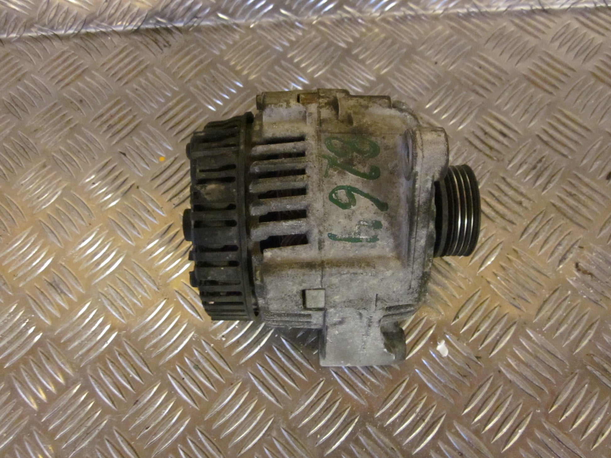Peugeot 306 Generator Med OEM Nr. 570500 Fra Peugeot Ophugger