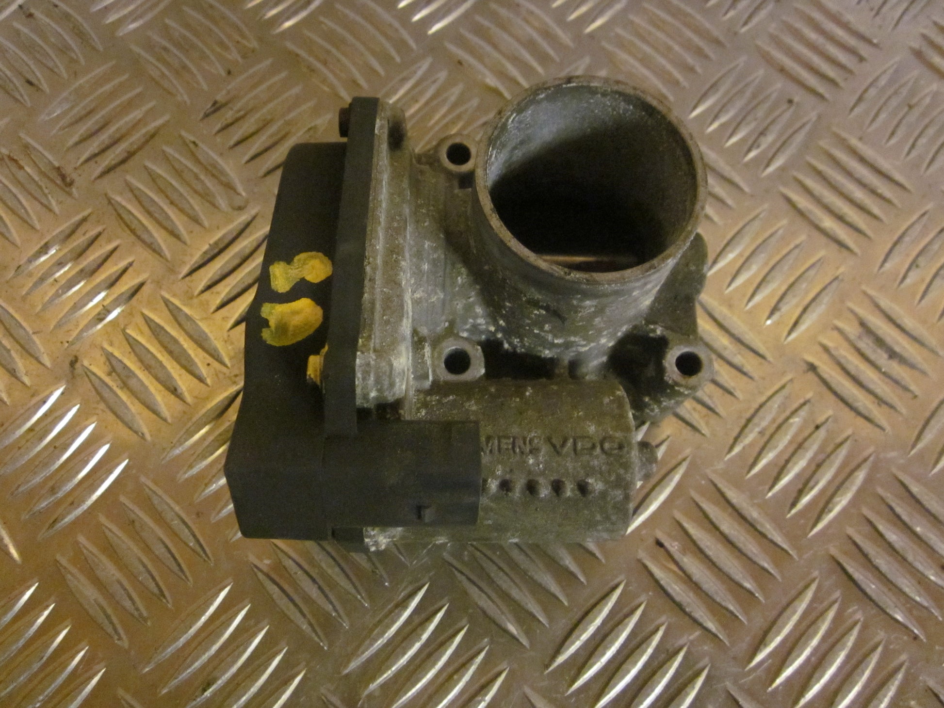 VW Fox 5Z Spjældhus Med OEM Nr. 03D133062E Fra VW Ophugger