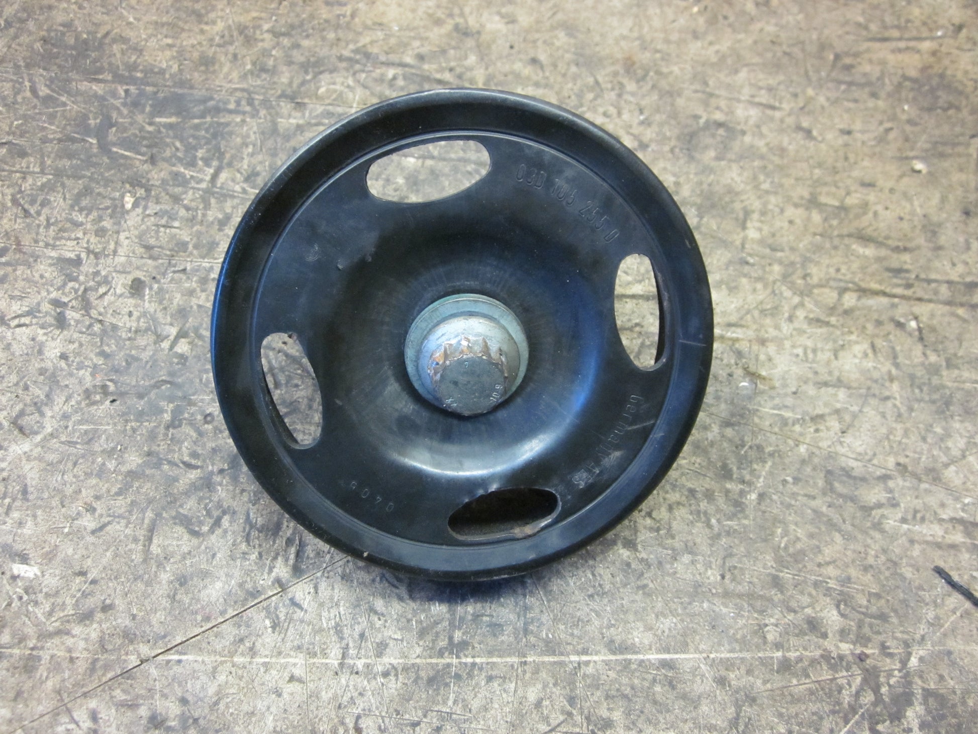 VW Fox 5Z Krumtap Remskive Servo Med OEM Nr. 03D105255D Fra VW Ophugger