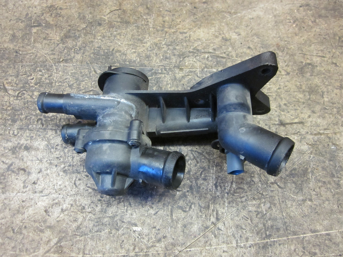 VW Fox 5Z Termostathus Med OEM Nr. 03C121111B Fra VW Ophugger