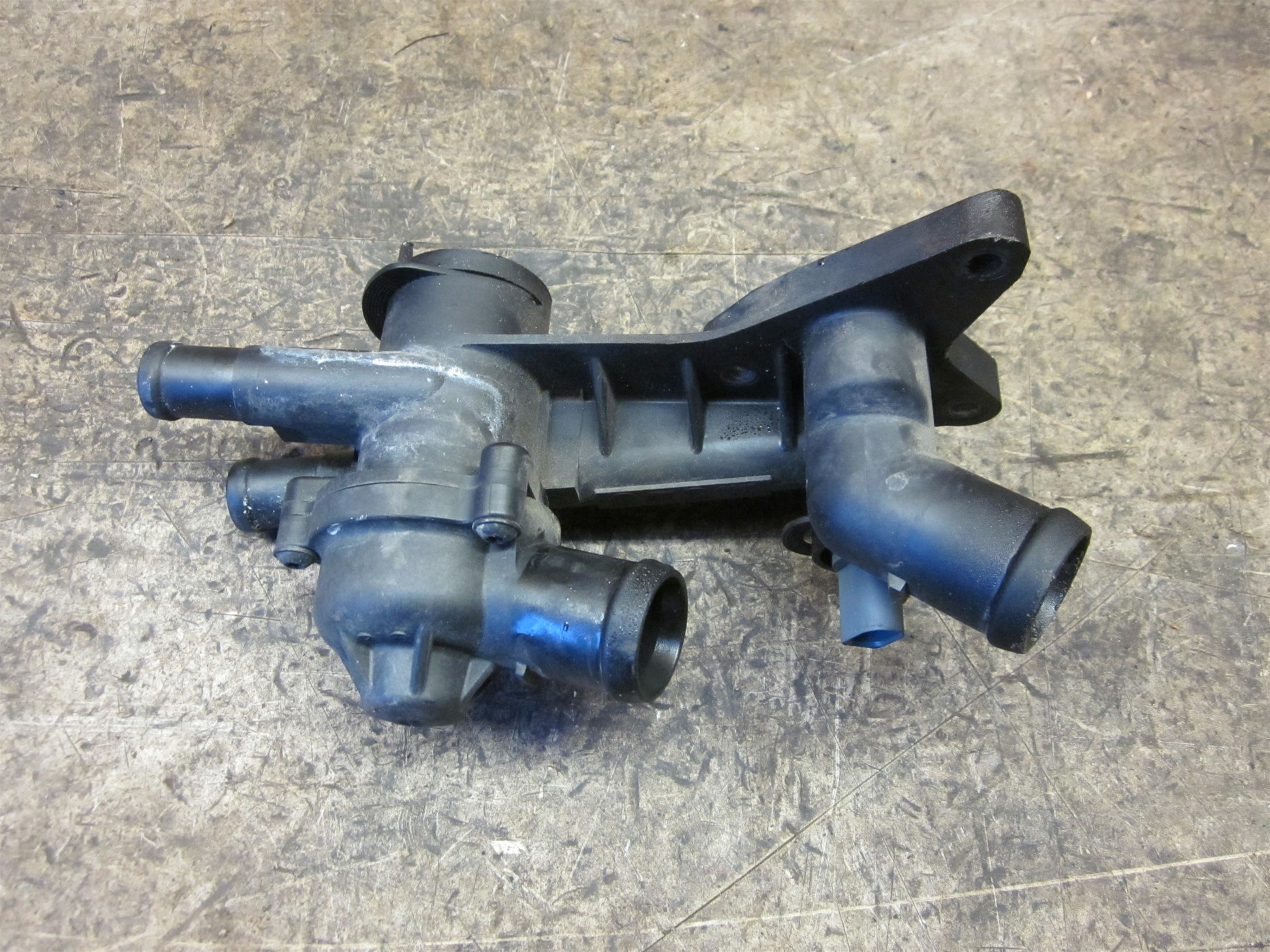 VW Fox 5Z Termostathus Med OEM Nr. 03C121111B Fra VW Ophugger