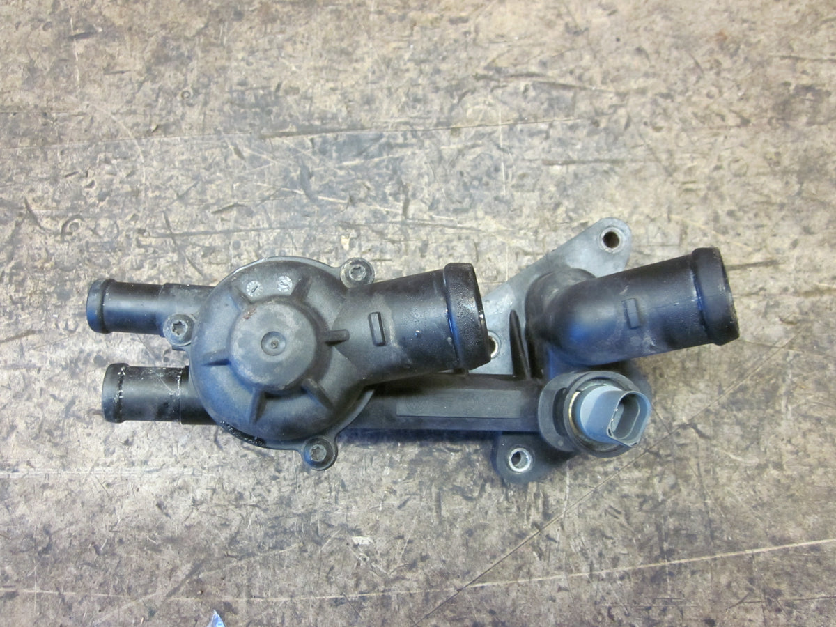 VW Fox 5Z Termostathus Med OEM Nr. 03C121111B Fra VW Ophugger