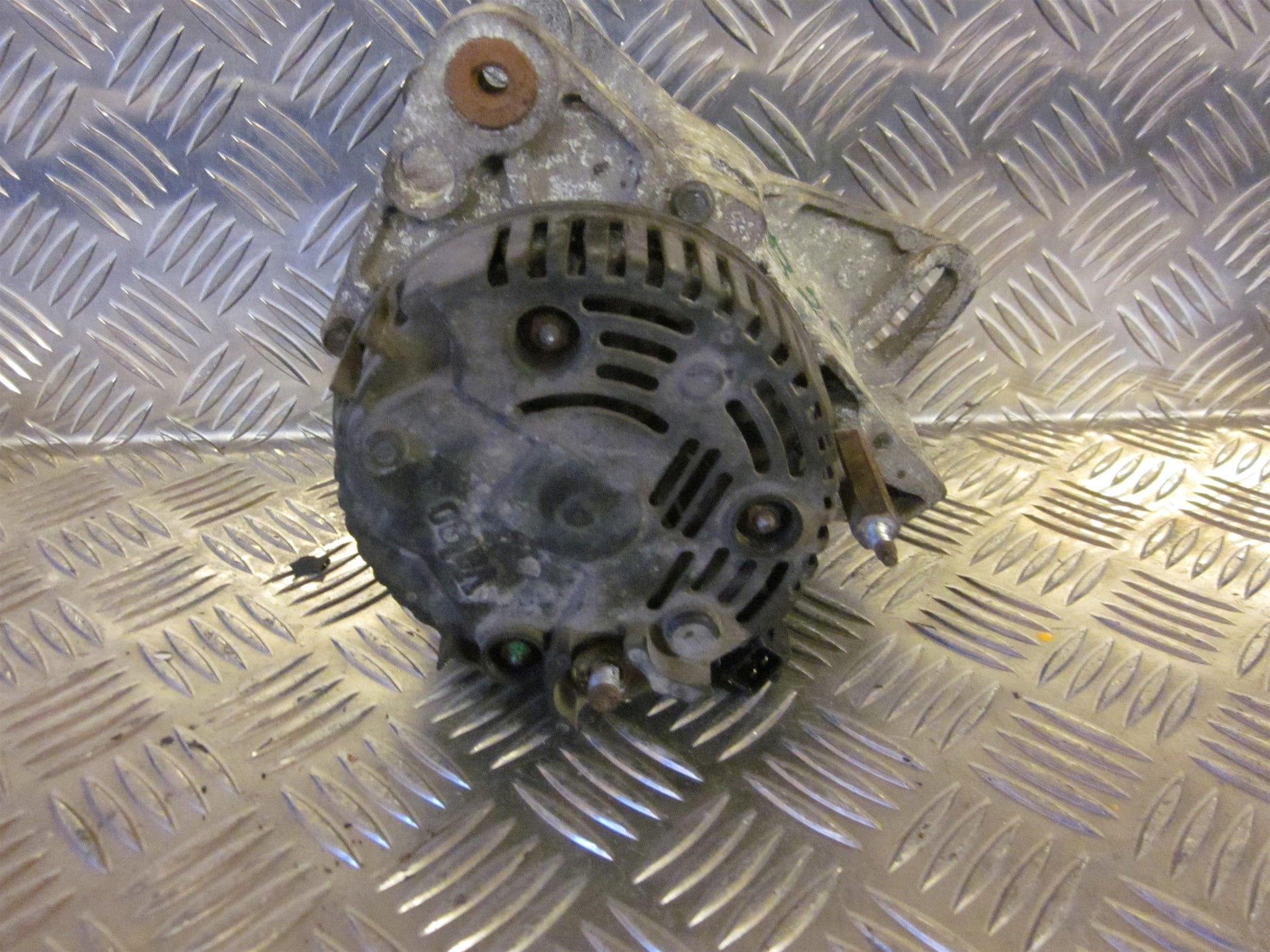 VW Polo 3 5D 6N Generator Med OEM Nr. 037903023QX Fra VW Ophugger