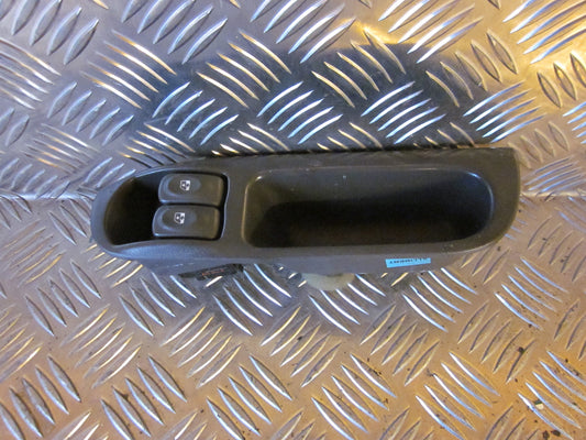Renault Grand Scenic Kontakt Rudehejs Med OEM Nr. Ophugger Fra Renault Ophugger