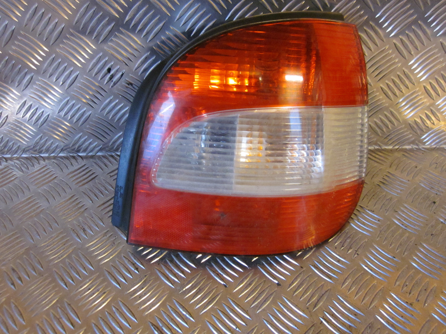 Renault Grand Scenic Baglygte Med OEM Nr. Ophugger Fra Renault Ophugger