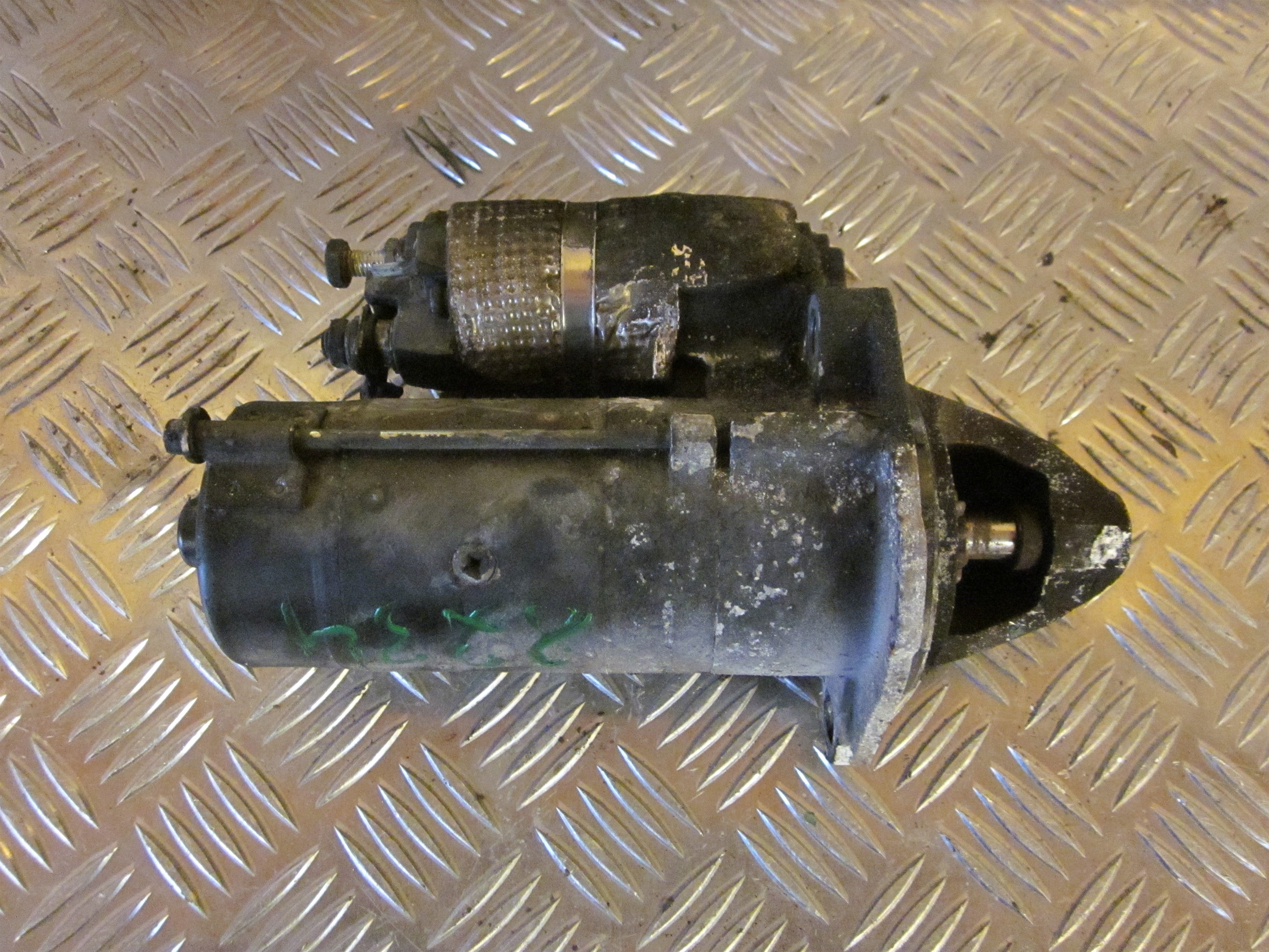 Audi 100 Starter Med OEM Nr. Ophugger Fra Audi Ophugger